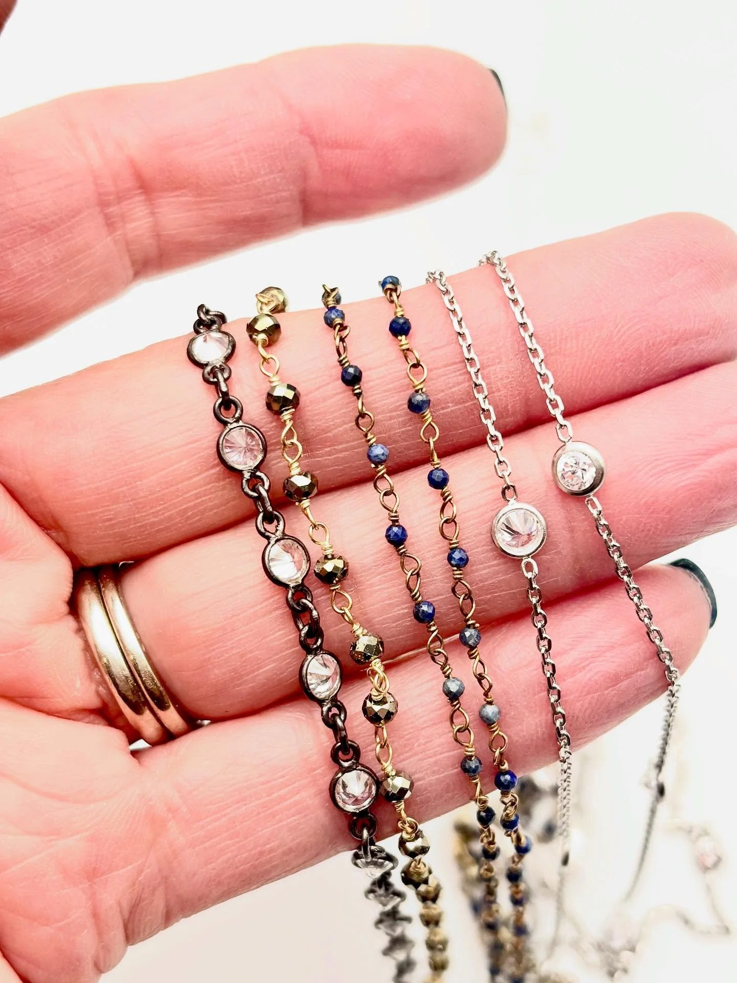 Holiday Gift Guide!
Jemma Sands sparkling necklaces 👑🫅✨
Great gifts for:
Your wife, the love of your life, your soul sister 
#founditatfinestra #holidaygiftguide #jemmasands #shoplocalthischristmas #shopsmall