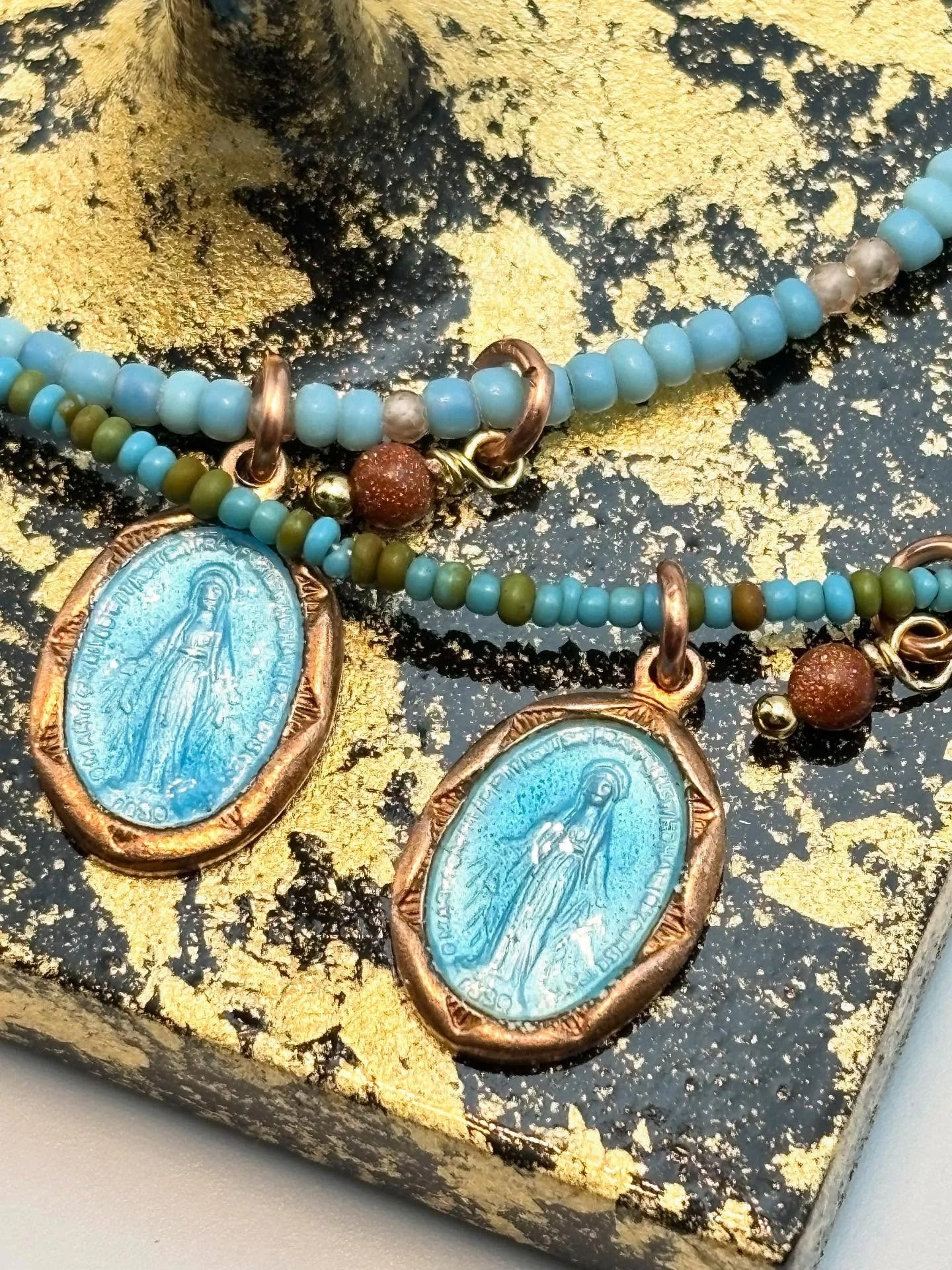 Holiday Gift Guide
Unique, one of a kind jewelry🌟💛👑 
Great gifts for: 
That person on your list you want to impress! 
Who appreciates artist made jewelry that is only for her! 
#founditatfinestra #holidaygiftguide #mothermarynecklace #antiquemaryn