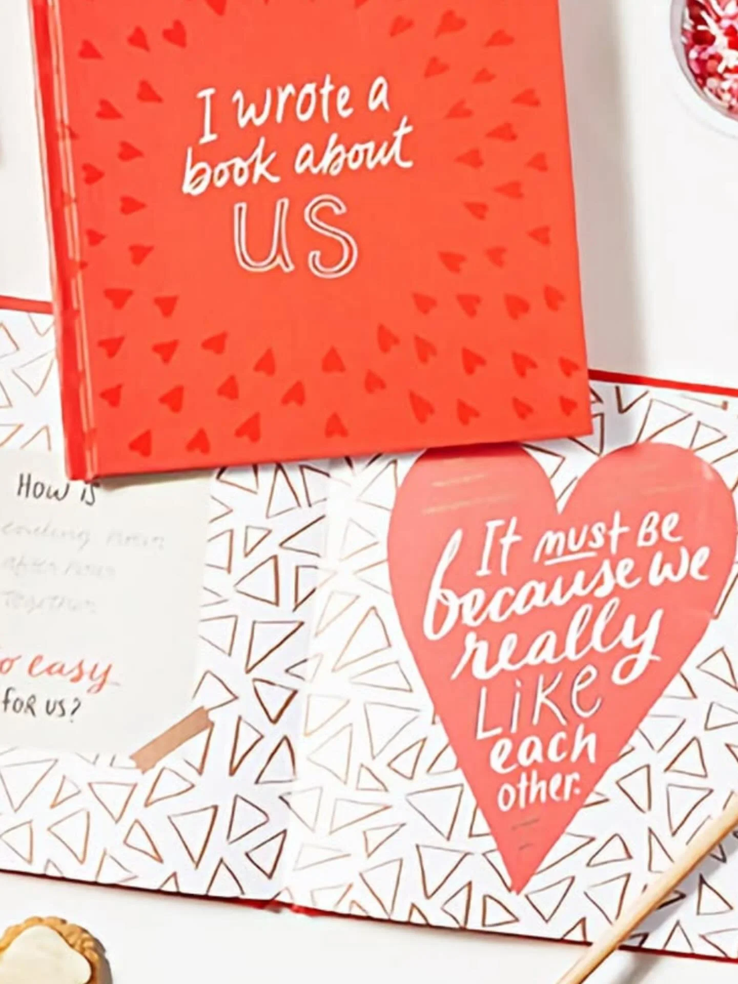 Love this sweet Valentine Gift! Get busy documenting  your sweet moments together! #valentine #abookaboutus #valentinebook