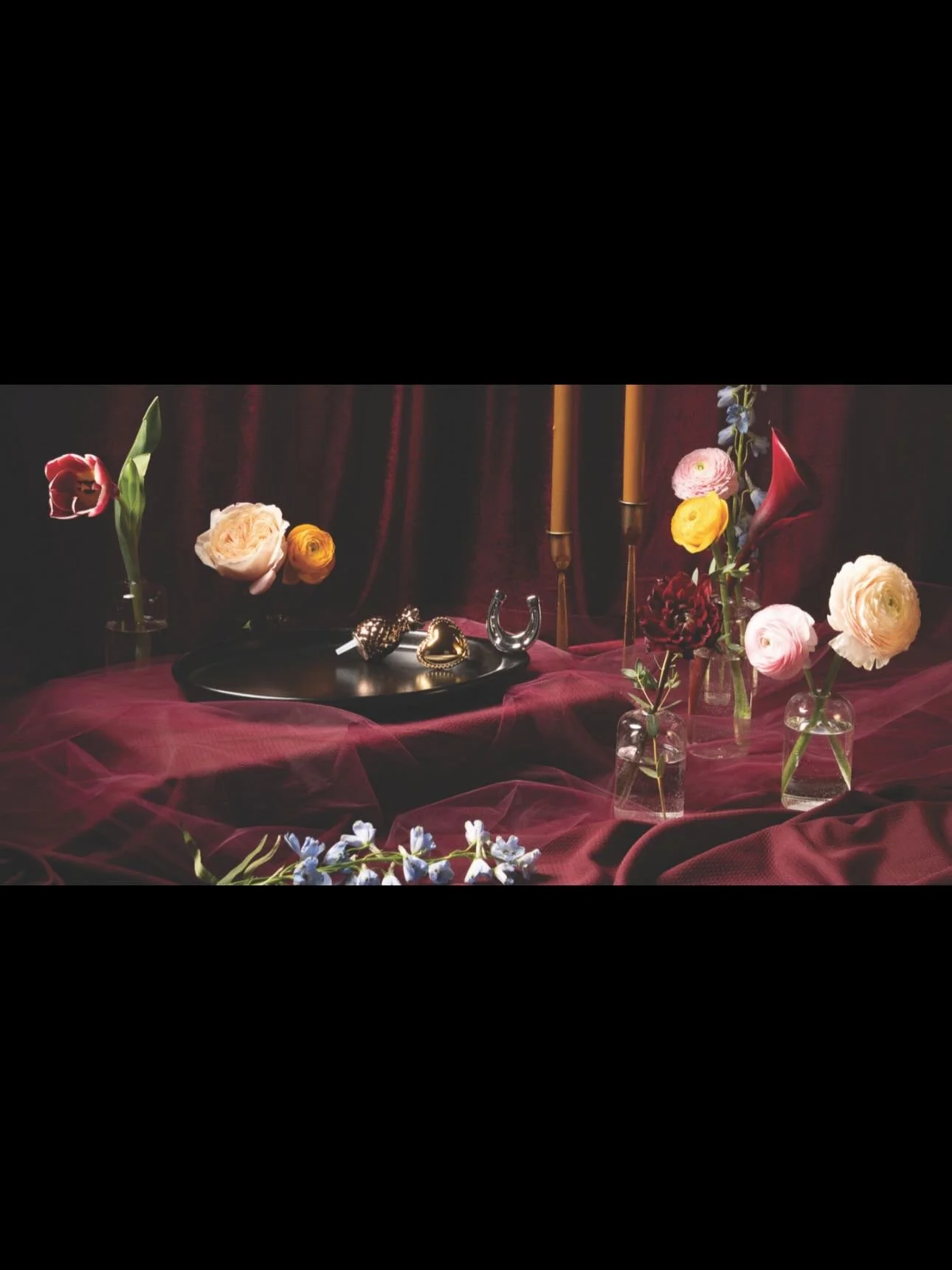 Nora Fleming newness! Big NEW release!  2 new bases, 5 new minis, and a brand new collectable gift set; The Plato Ovaldo, a beautiful black dish with 3 special minis available only by the set..silver horseshoe, luxe bronze pineapple and radiant gold 