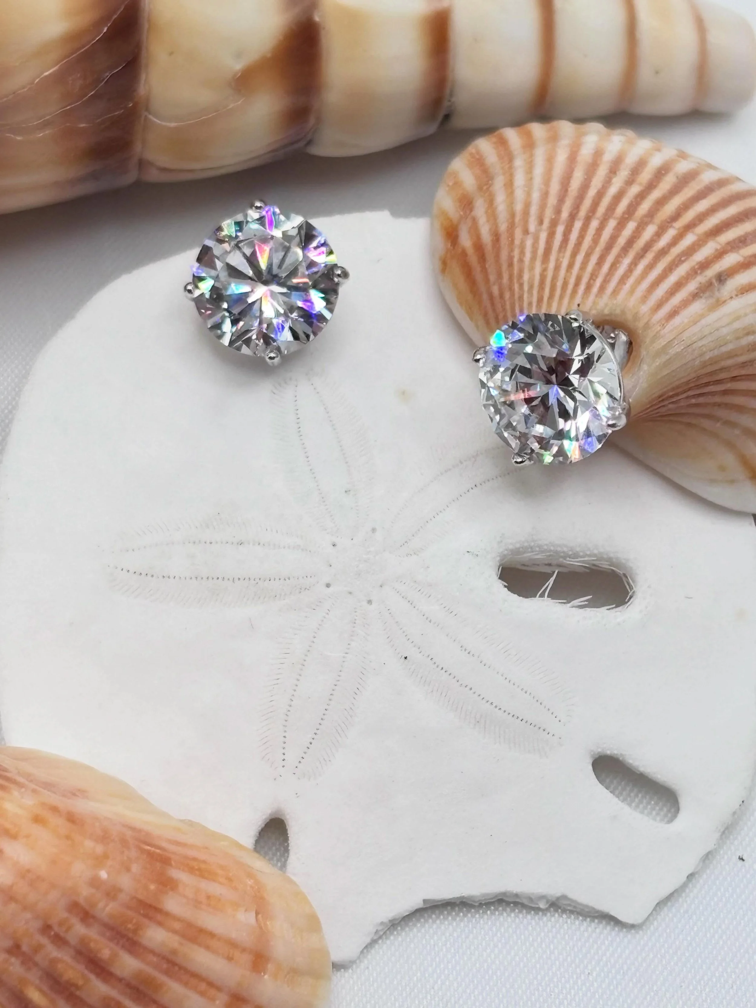 Wow! So gorgeous! White topaz studs really sparkle! #jemmasands #sparkleandshine #whitetopaz #studearrings