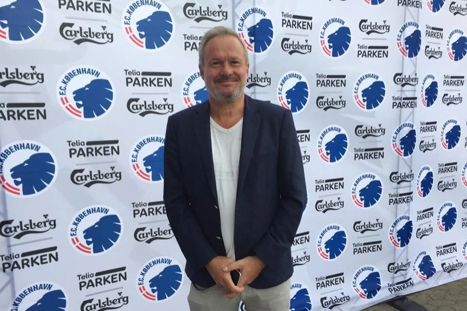 Dan Rachlin på den røde løber i Telia Parken.
