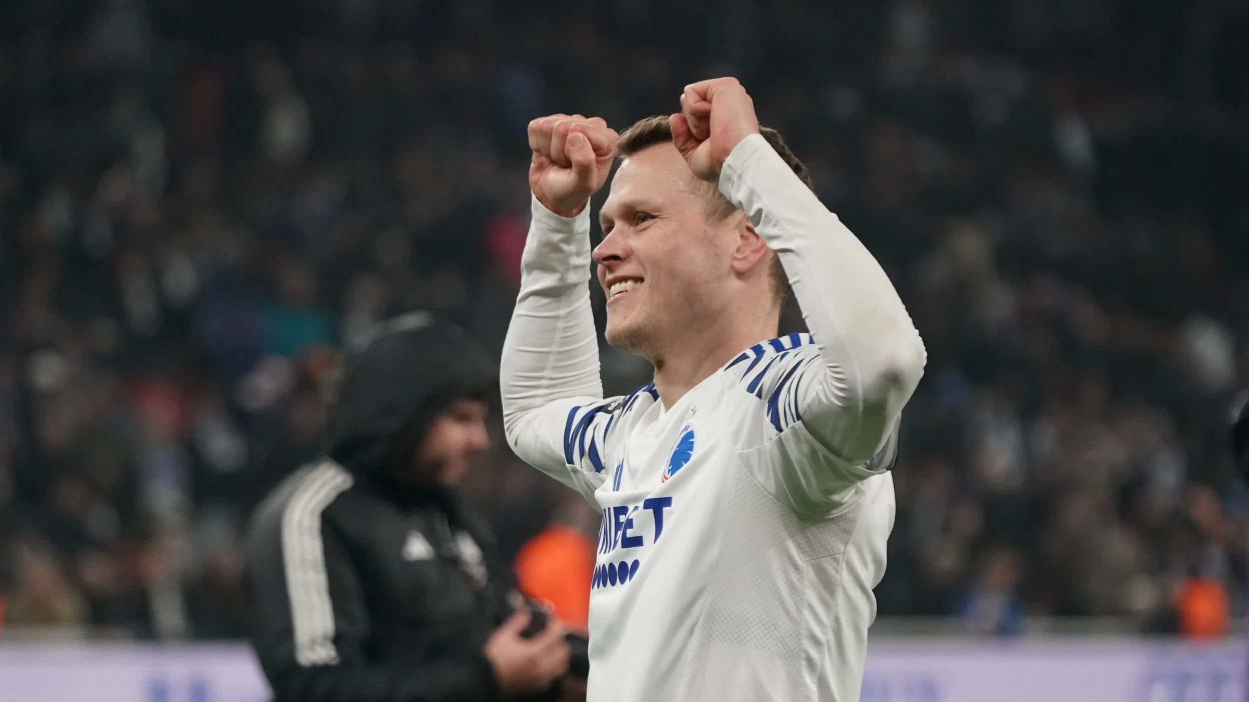 VIKTOR CLAESSON STOPPER I F.C. KØBENHAVN TIL SOMMER