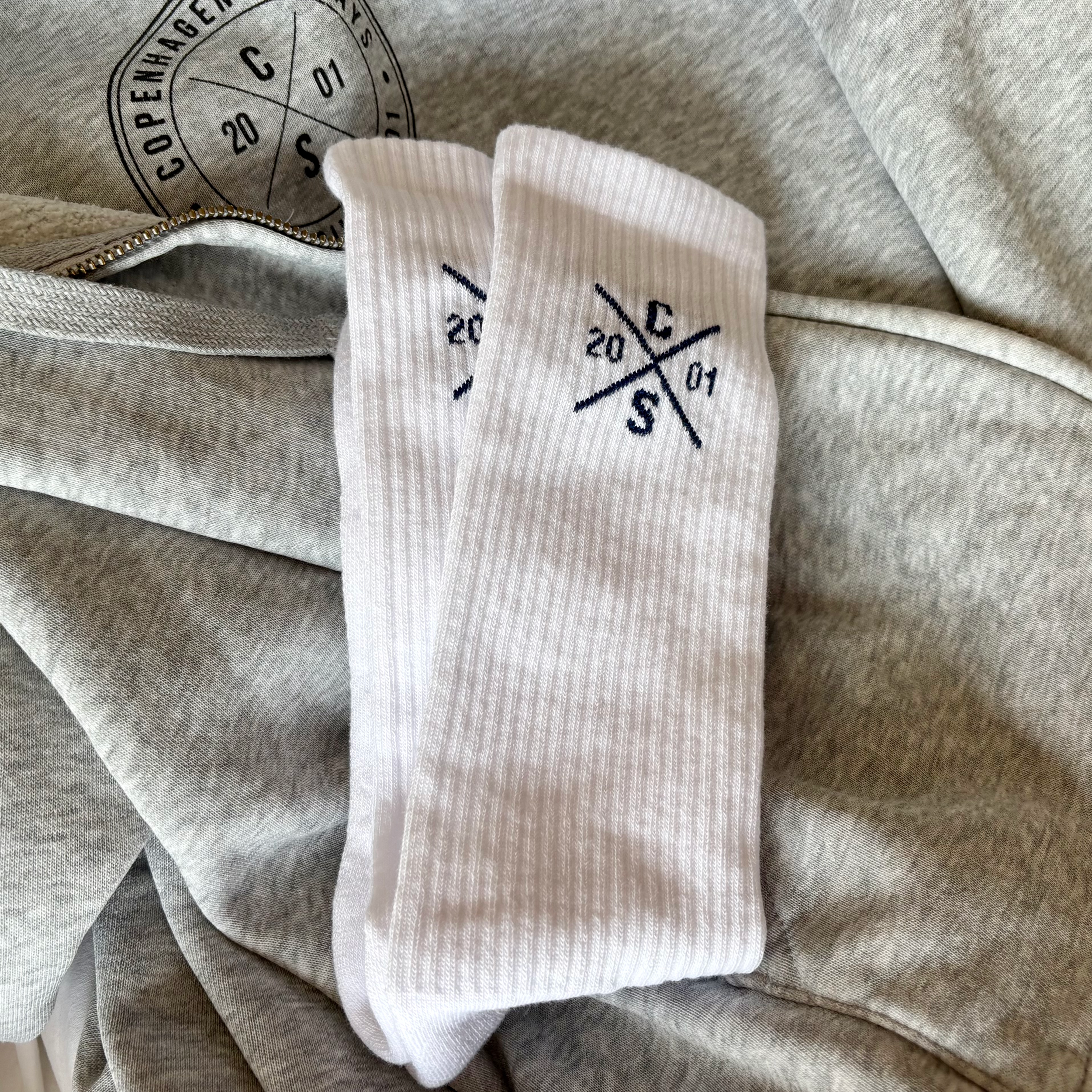 strømper_hoodie_2.png (Copy)