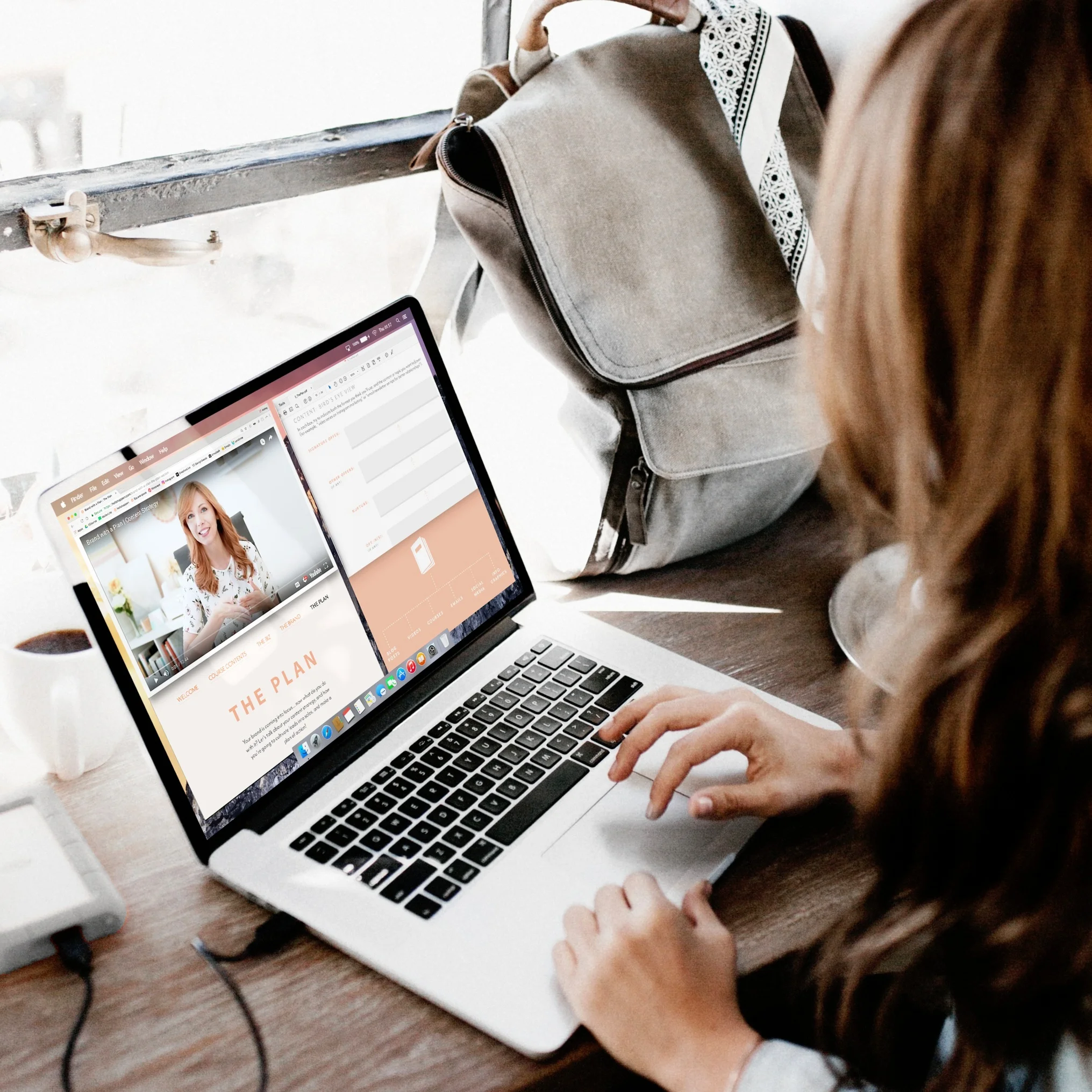woman%2Bmacbook_mockup_psd.jpg