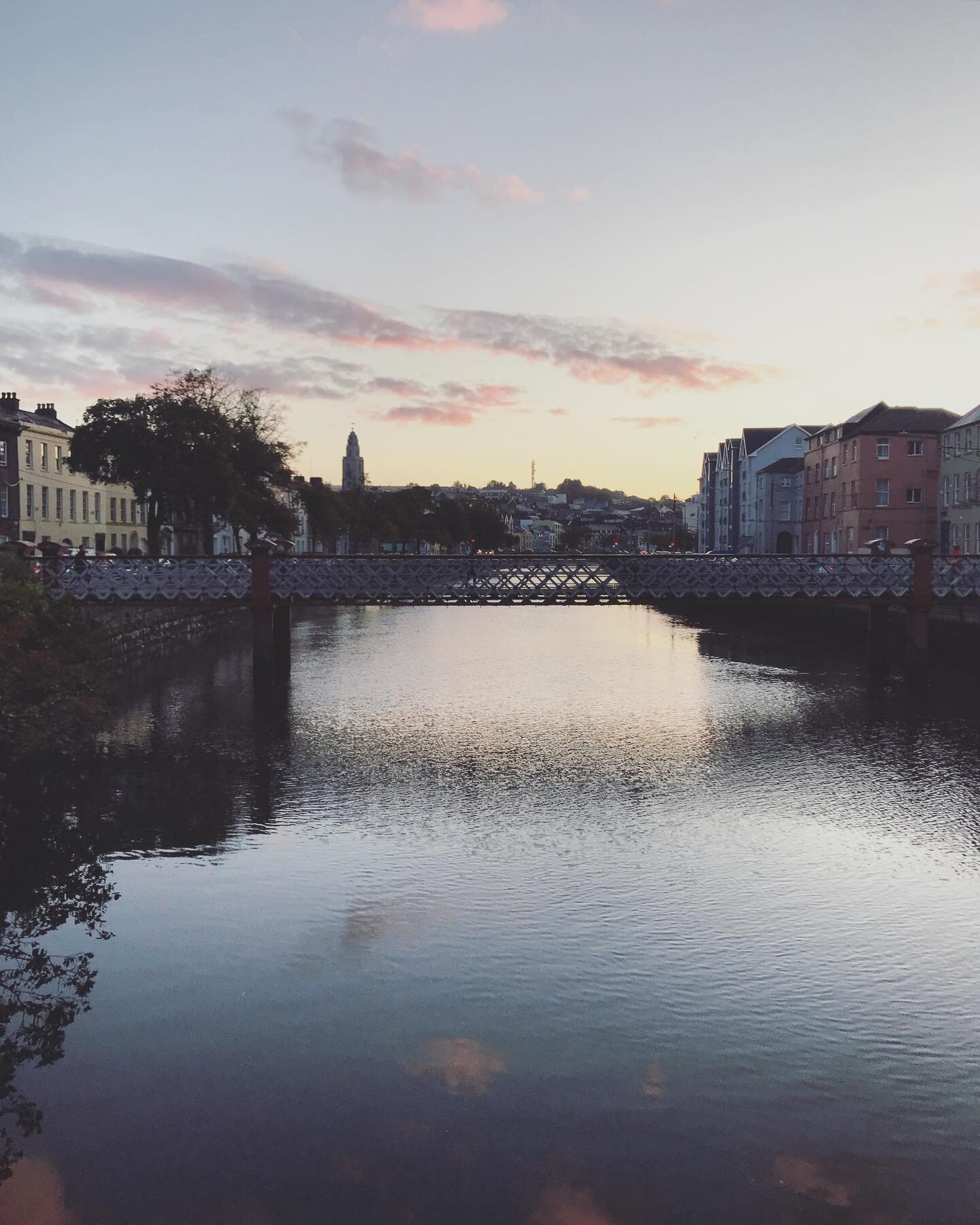 Such a lovely, but freezing morning here. This is the red bridge- my favorite one in Cork ☺️
#redbridge #yaycork #cork #mirningsinireland #inspiredbybridges #corkcity #riverlee #walks #ireland #pinkclouds #waterreflections