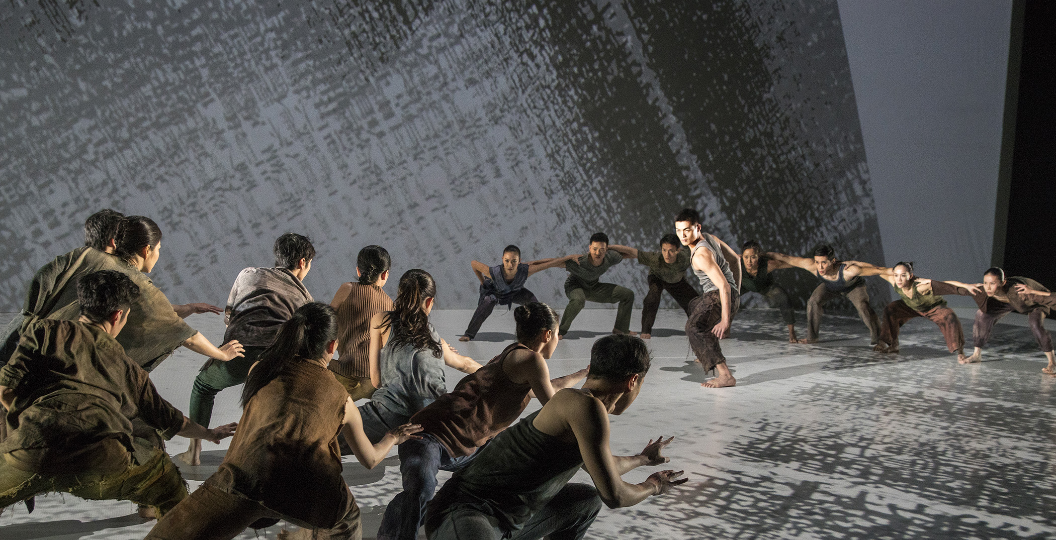 Formosa- Performed by Cloud Gate Dance Theatre of Taiwan. Photo by LIU Chen-hsiang