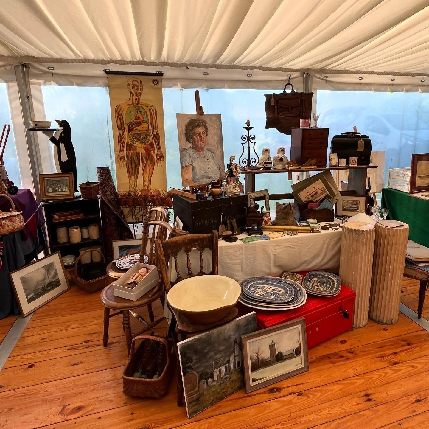 And so it begins!

3 days of antiques lie ahead @paxtonhouseantiquesfair 

Come along and say hello (and buy some stuff) if you&rsquo;re in the area!!