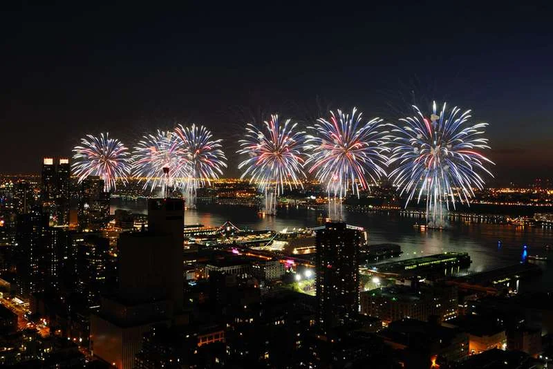 9 Best Places to Watch Fourth of July Fireworks by Boat