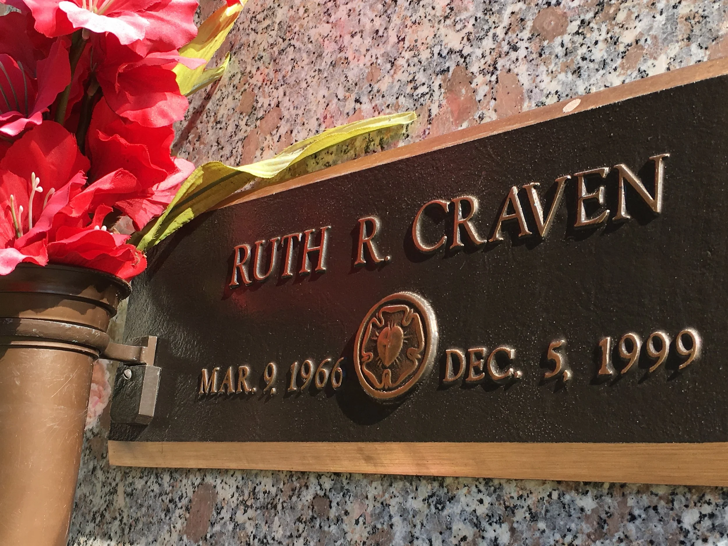 Ruth Rhoden Craven's tomb in Mount Pleasant, S.C.