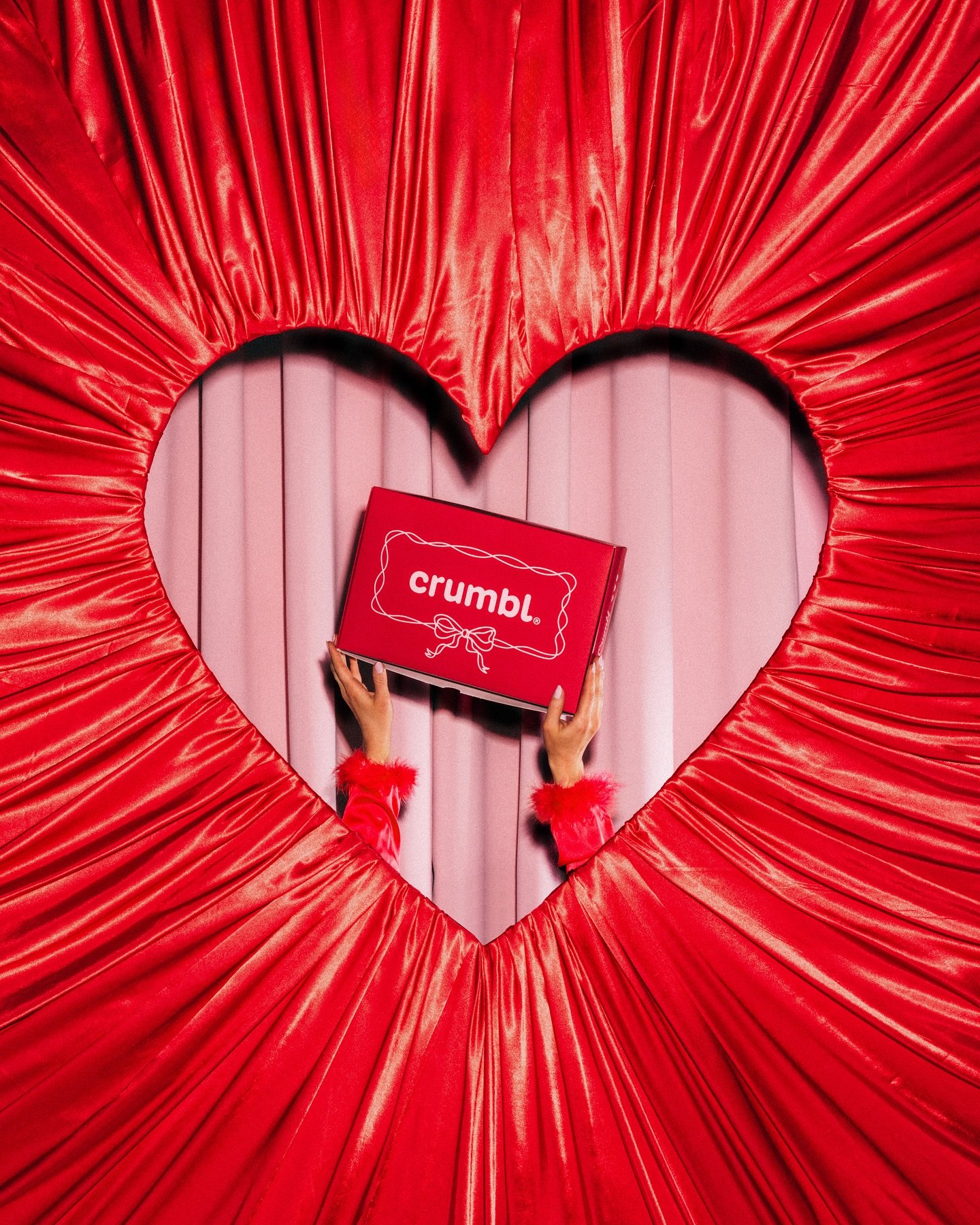 Roses are red, violets are blue,
@crumbl went red, and you should too! 🌹💋&hearts;️
Happy love week, my loves! 
.
Just some detail shots of all the fun / cutie Crumbl Valentines the in house design team at Crumbl has been dreaming up!!! Love being o