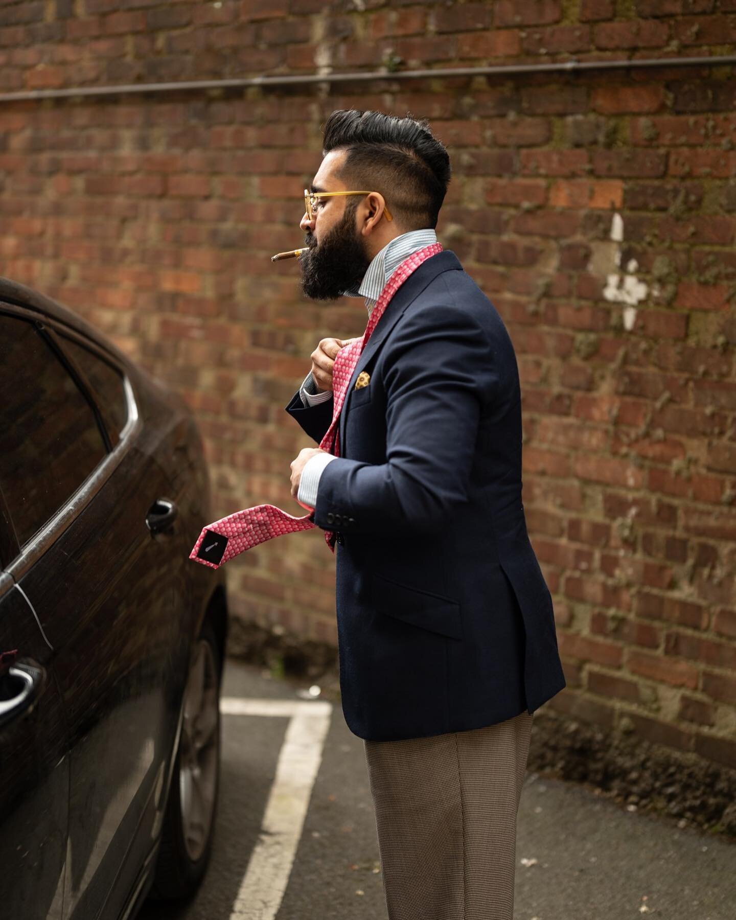 Quick freshen up courtesy of @suitupstandup. The company is creating ties for good causes, with a proportion donated to charities in different sectors. Their inaugural tie focuses on #mentalhealth, with 25% of each purchase being donated to @mindchar