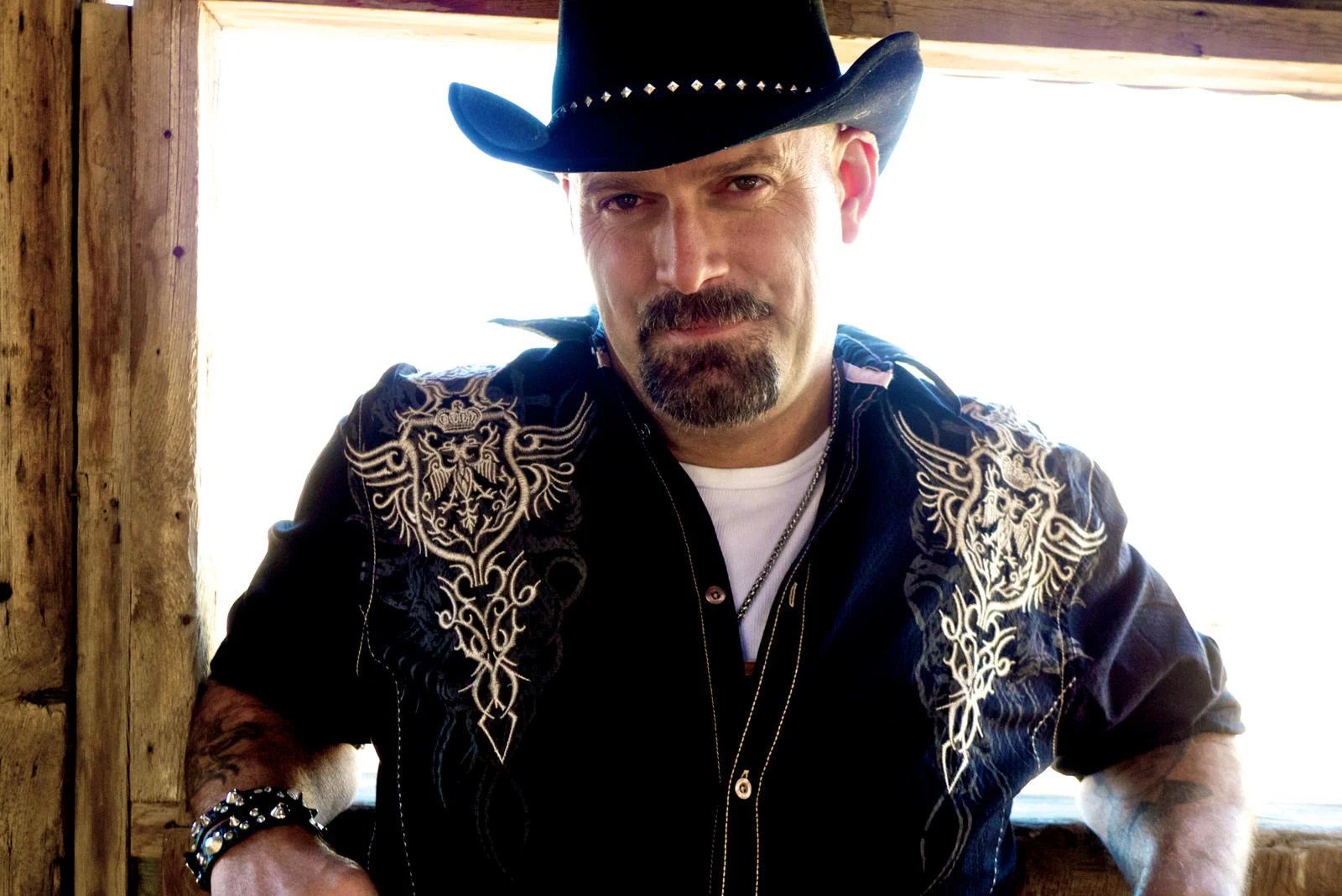 Todd Richard is BC Country Music associations 'Humanitarian of the Year in 2017 & again in 2018, two time CBC Searchlight semi-finalist , Todd has shared the stage with many of country music’s top acts, including Dwight Yoakum, Dierks Bentley, Gord Bamford, Aaron Goodvin and rock legend Randy Bachman to name a few.