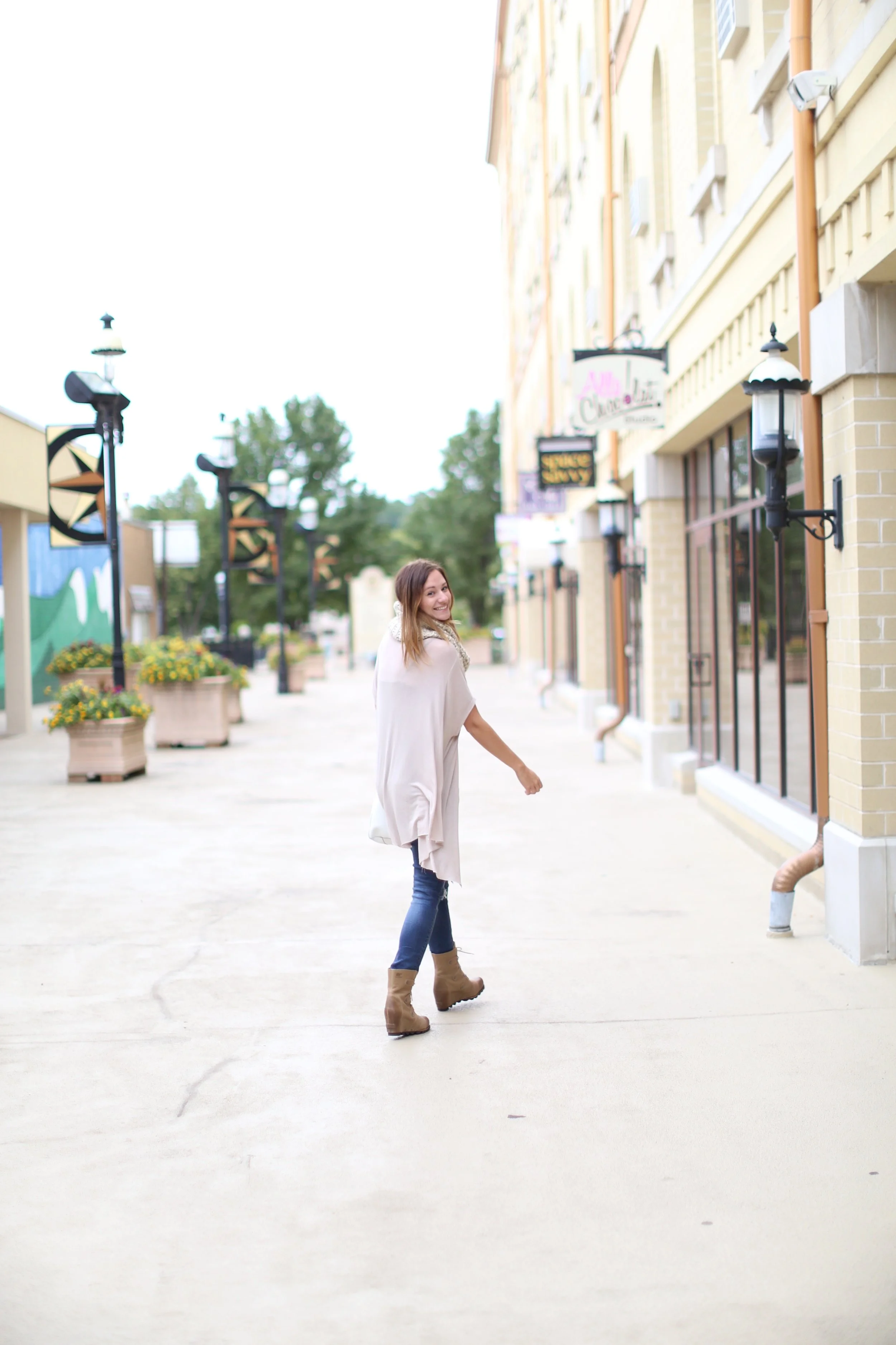 Infintiy Scarf + Boots | Fall Outfit | Katelyn Now