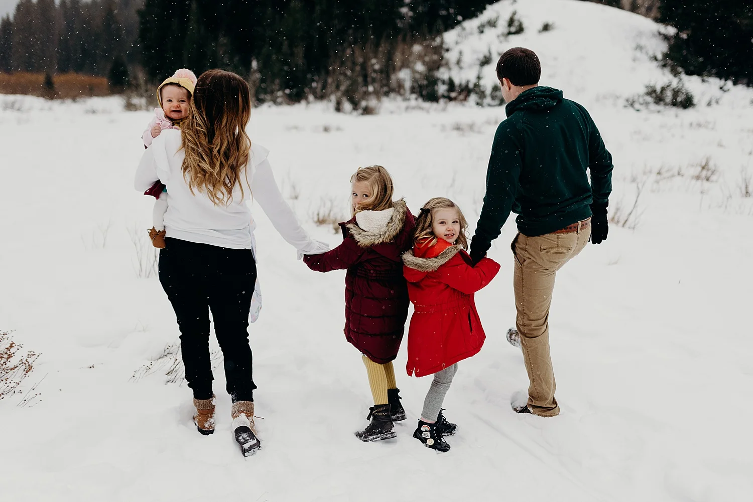 MacFarlane Snowy Winter Family Session_0004.jpg