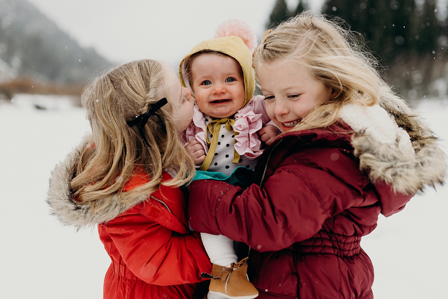 MacFarlane Snowy Winter Family Session_0008.jpg
