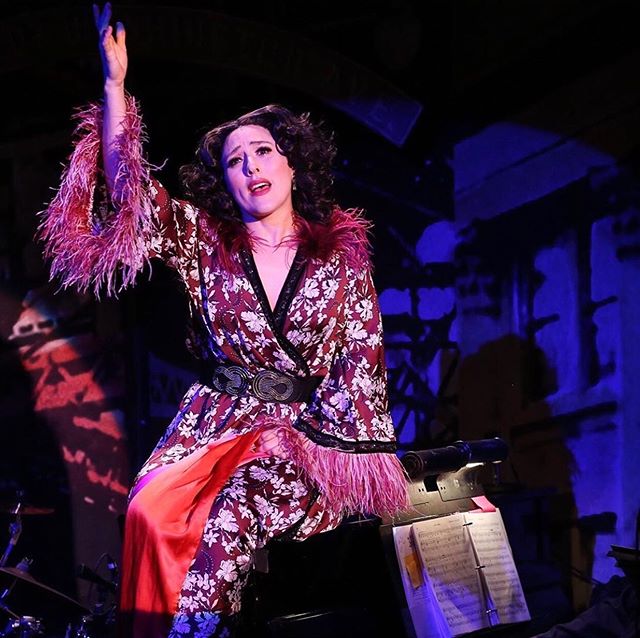 #enterlaughing opened last night at the york!
Hair and makeup design: @perspectivebeats 
Scenic design: James Morgan
Lighting design: Ken Billington
With
@farahalvin expertly playing the lovesick actress Angela