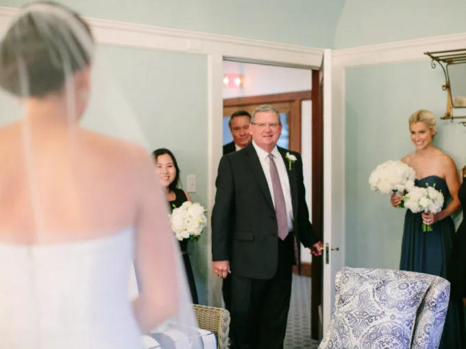 10-lake-geneva-country-club-wedding-lisa-mathewson-photography-sweetchic-events-father-daugher-first-look
