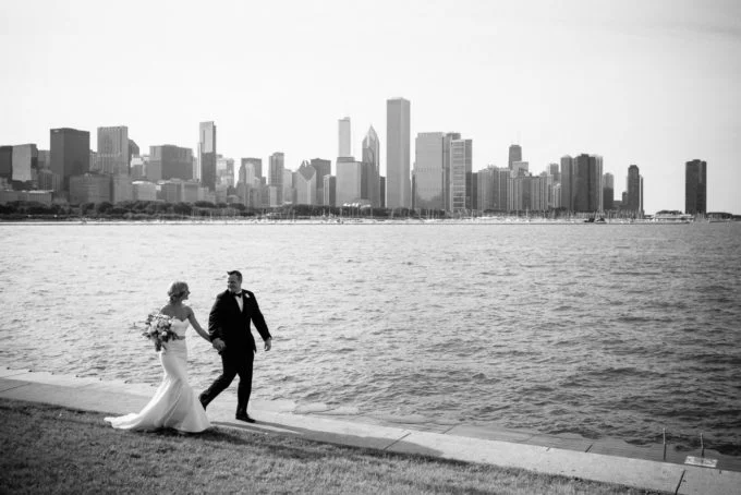 24-blackstone-chicago-wedding-pen-carlson-sweetchic-events-bride-and-groom-skyline-classic-black-and-white
