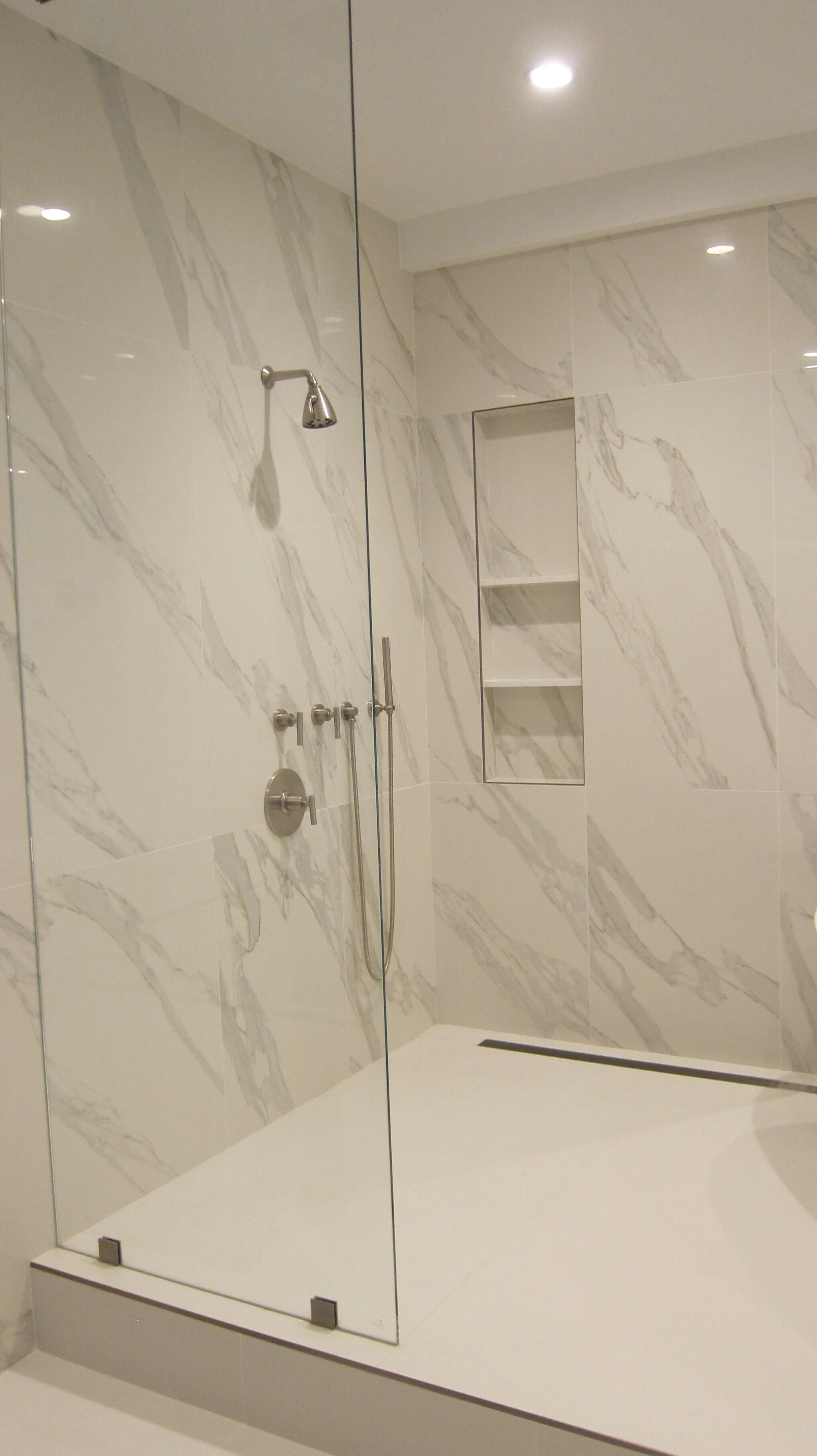 hampton master shower fin.JPG
