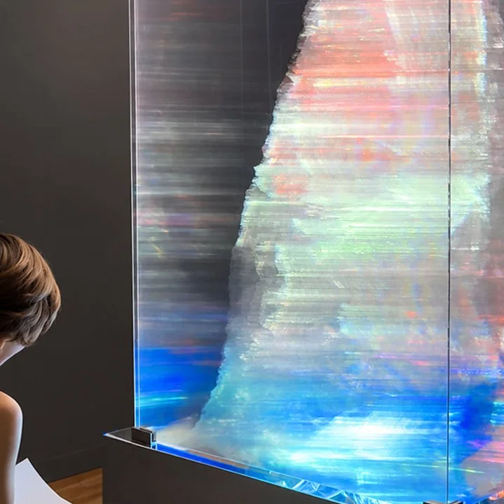 06 LIVING ARTWORK
Light · Material · Atmosphere
Evolving in real time