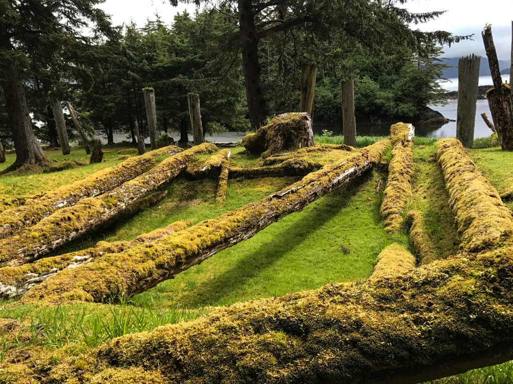  Remains of a chief's house 