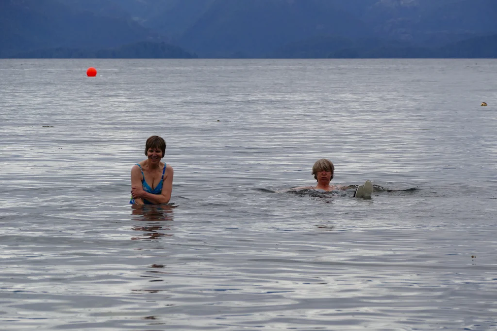  Anne and Irmtraut swam before and after going in the hotsprings 