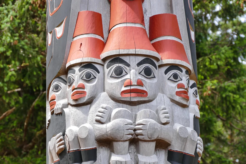  The pole carvings showing the protesters during the uprising in 1986 