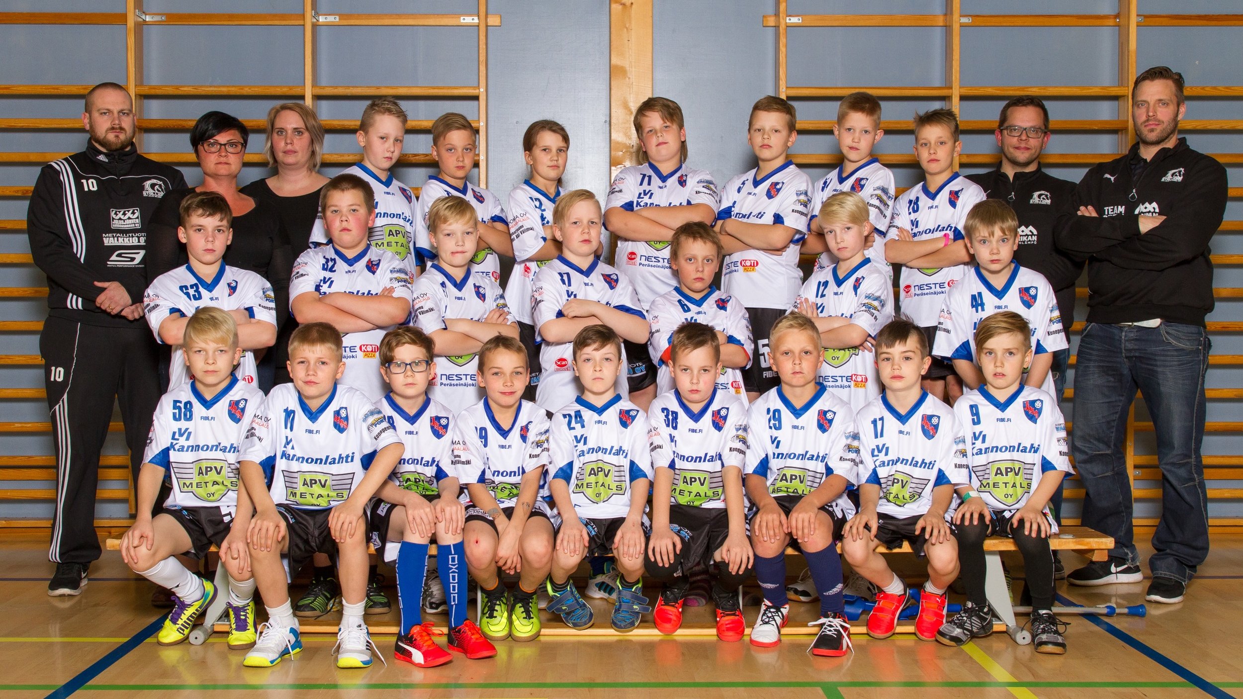 Salibandypojilla kotiturnaus koulukeskuksella