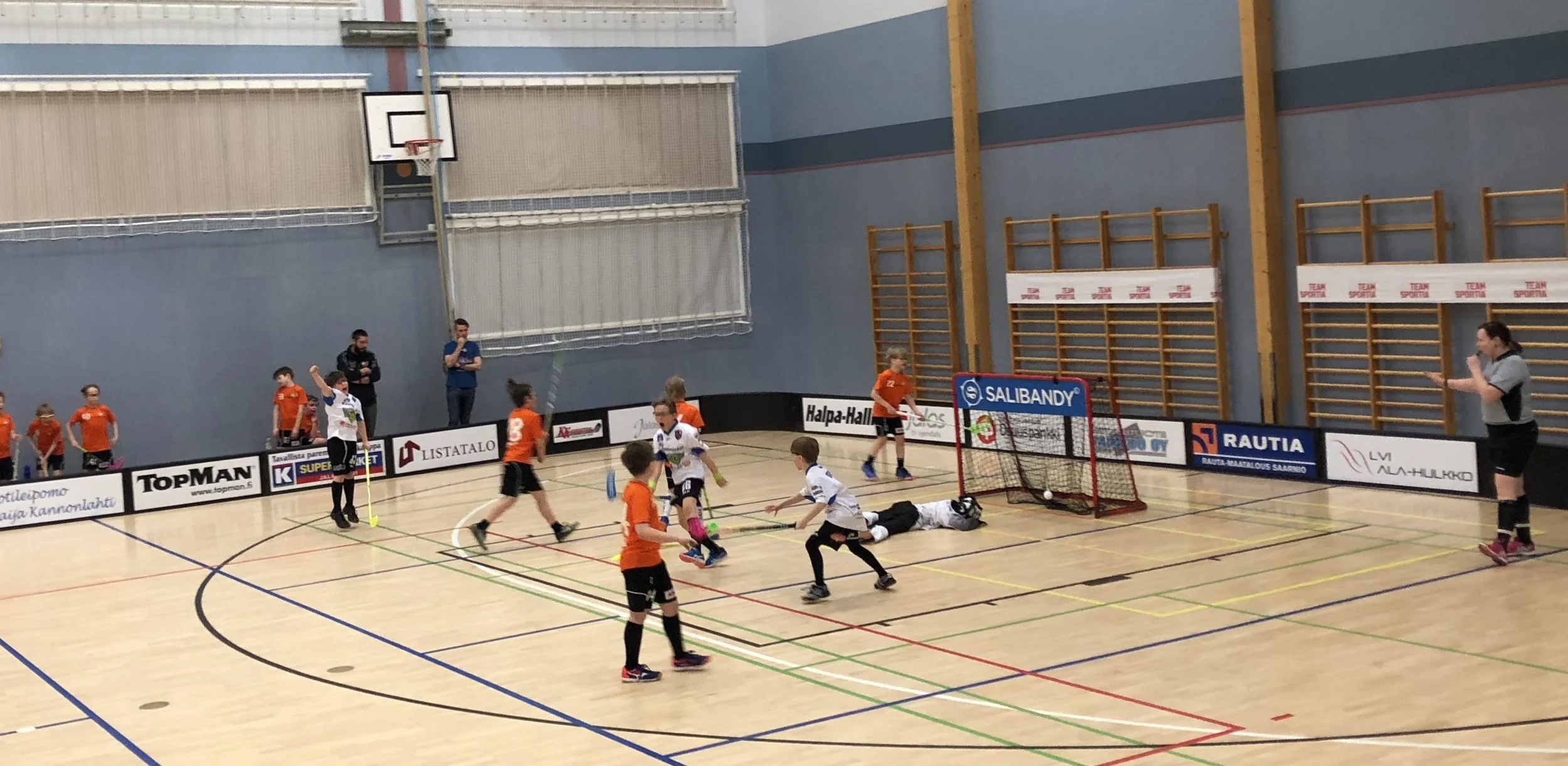 F-pojilla kotiturnaus