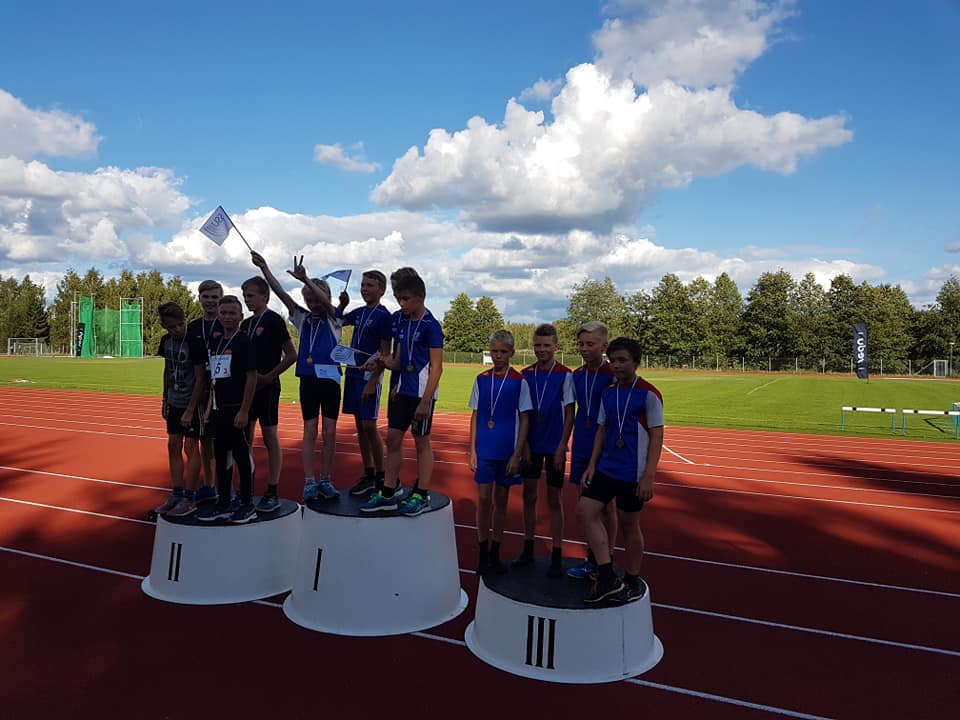 P13 4x600m viestin pronssimitalistit (Veikka Ylihärsilä, Eero Lehto, Vikki Ylihärsilä, Arttu Viinamäki)