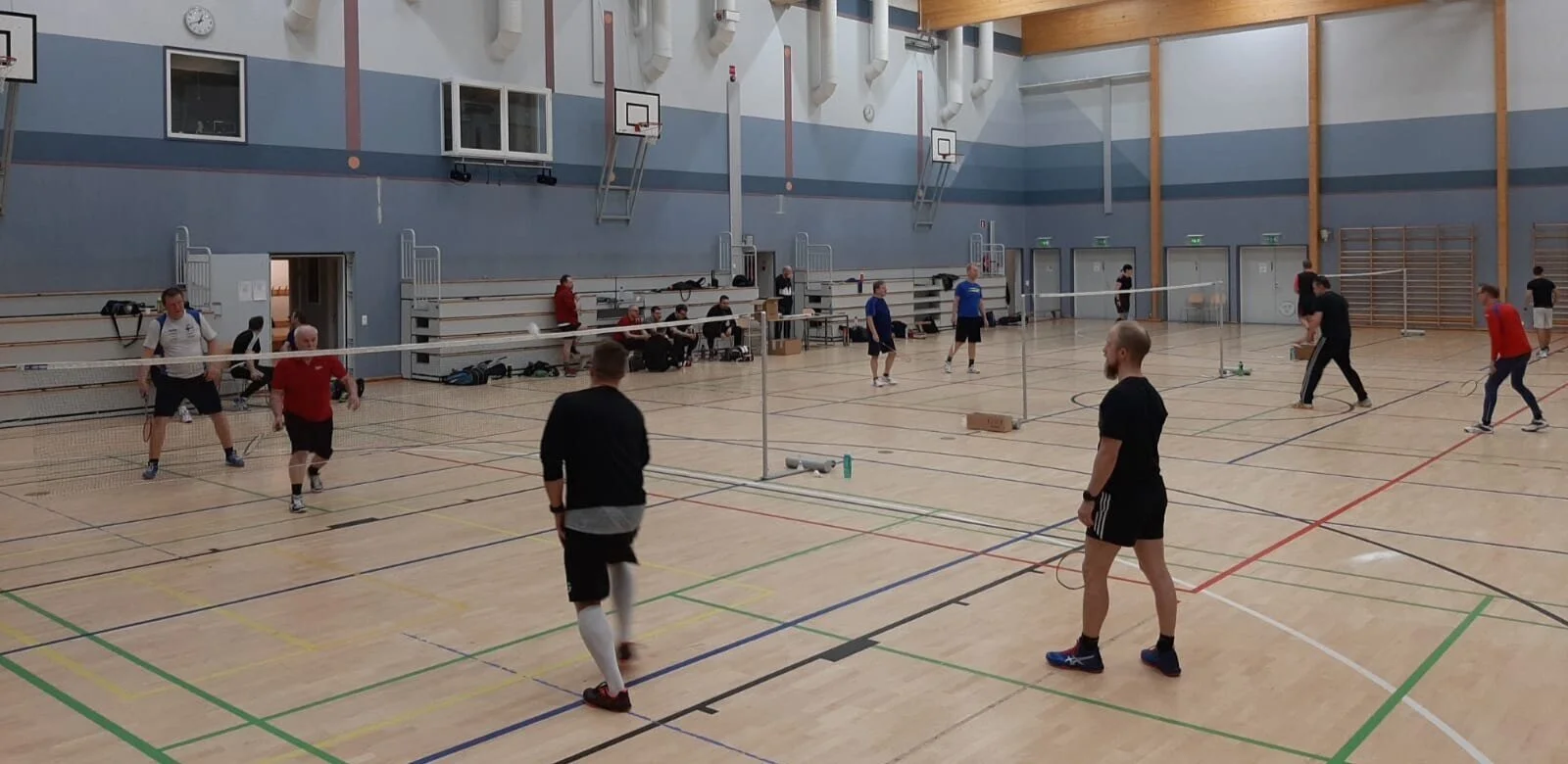 Sulkapalloturnaus pelattiin koulukeskuksella