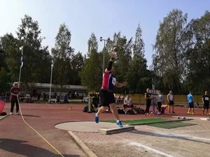 Yleisurheilukilpailut Kiuaskalliolla