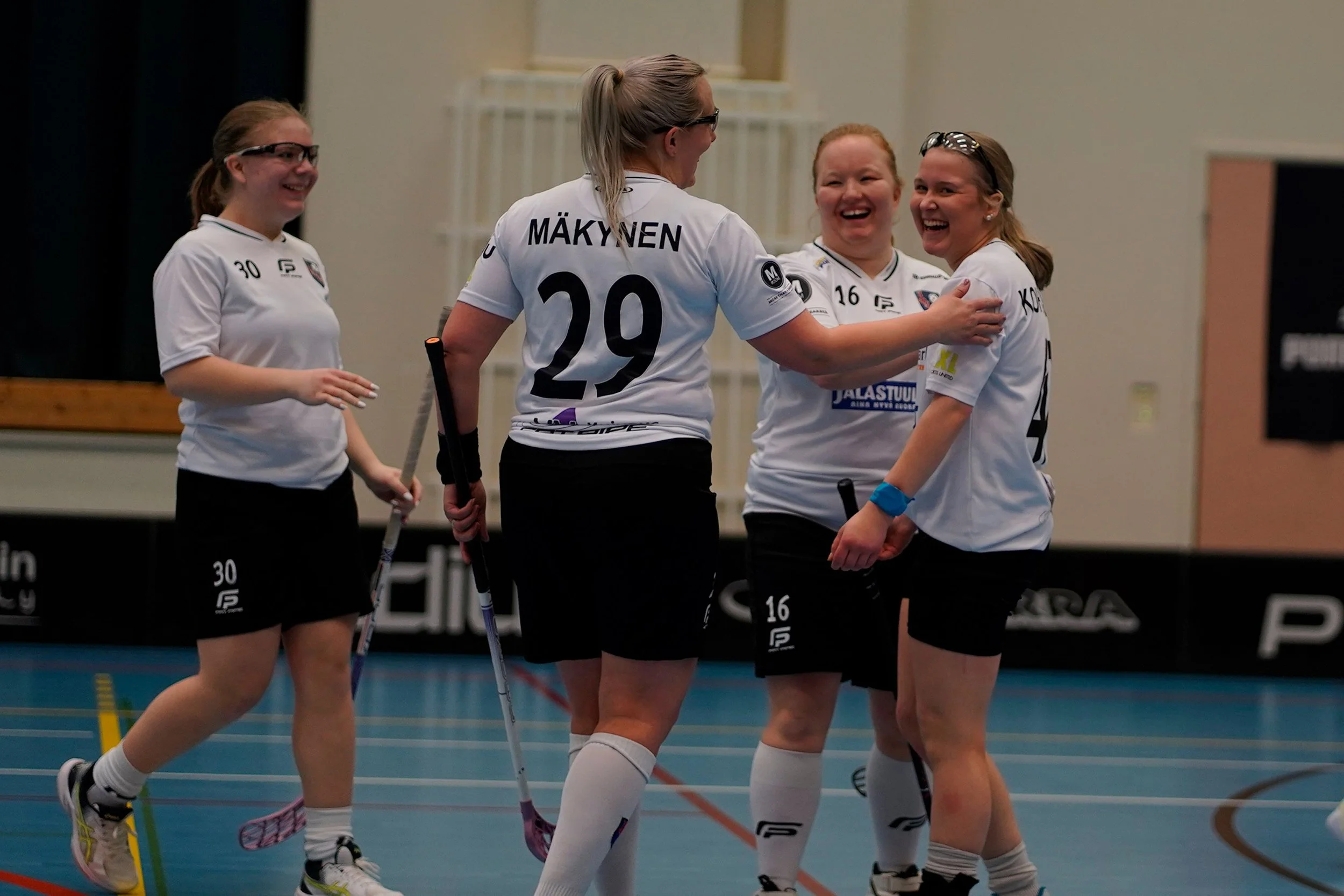 Naisilla edessä runkosarjan viimeinen turnaus