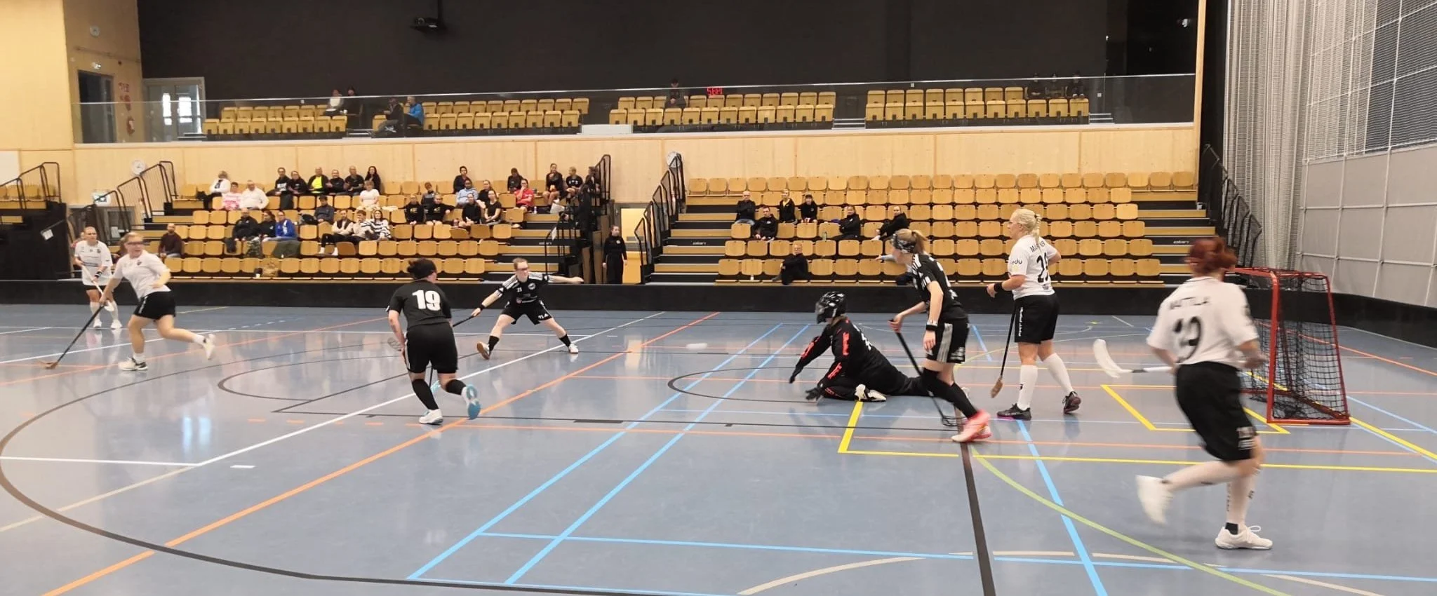 Naisten joukkue avasi kauden 2. divisioonassa