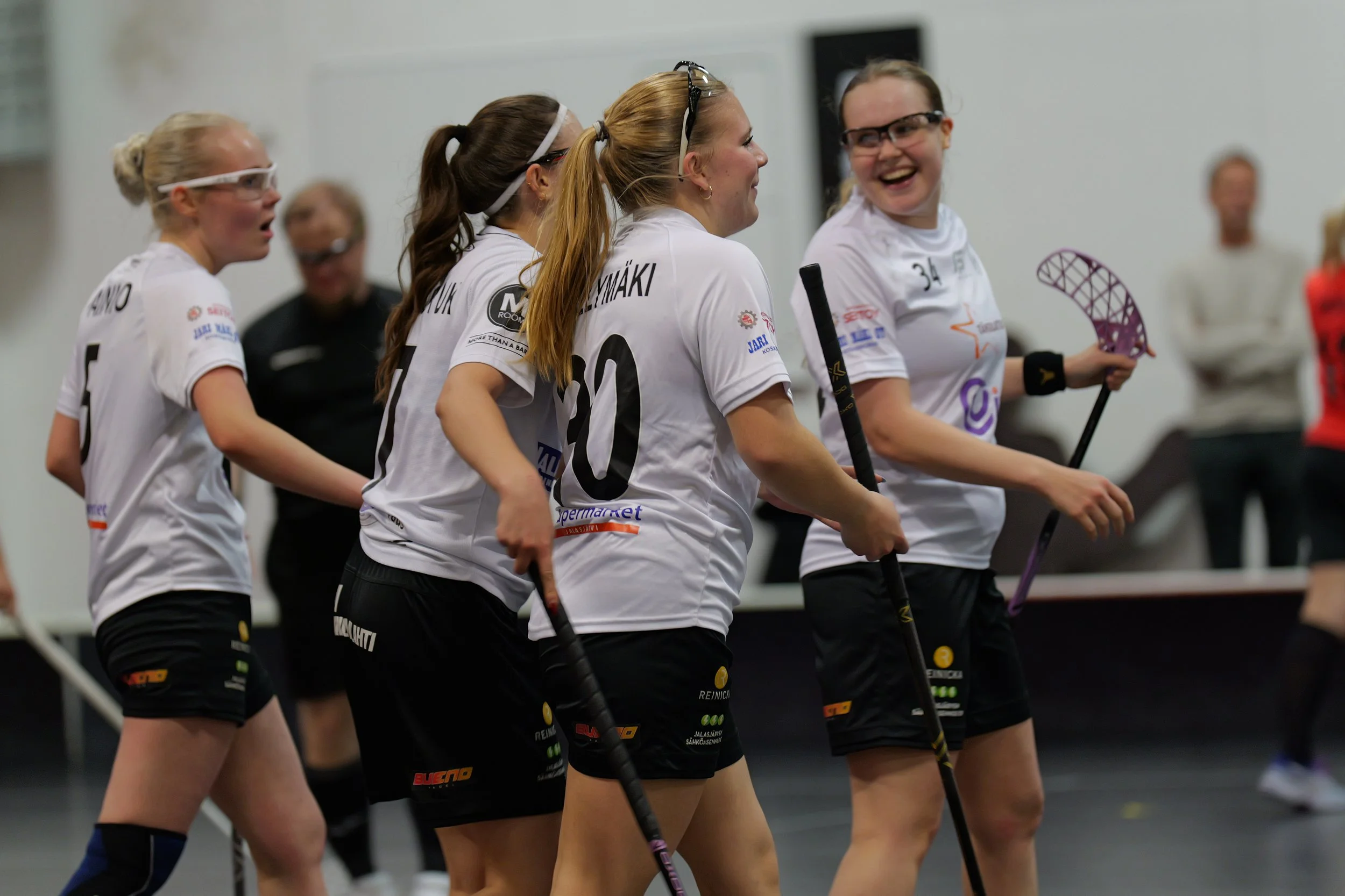 Naisten 2. divarin avausturnaus