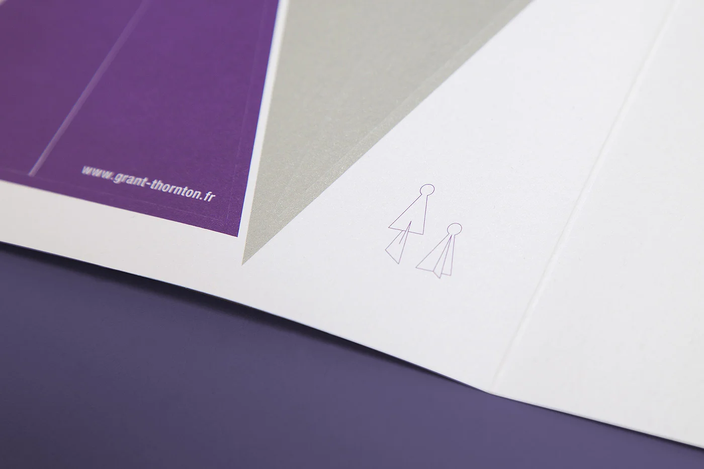 dame-yucca-studio-creation-paris-graphisme-grant-thornton-voeux-clair-11.jpg