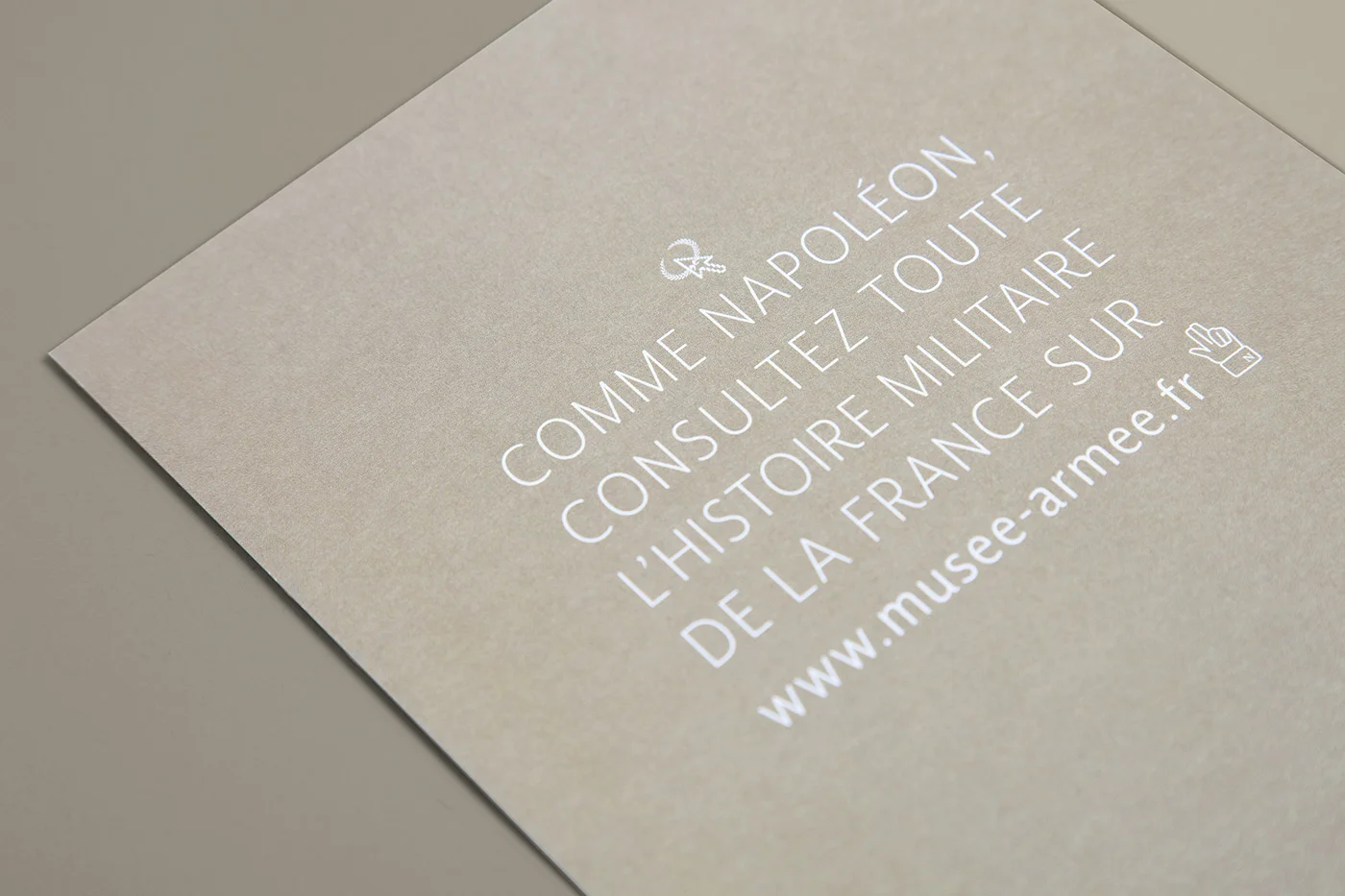 dame-yucca-studio-creation-paris-graphisme-musee-armee-invalides-voeux-marron-clair-2.jpg