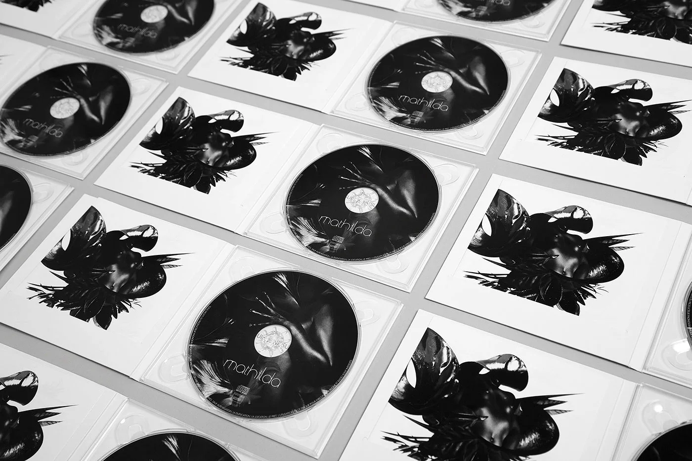 dame-yucca-studio-creation-paris-cd-packaging-mathilda-18.jpg