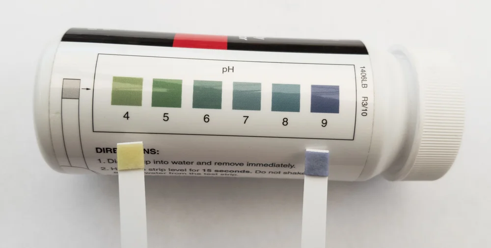 Figure 2 Adding glyphosate will drop the pH of the tank mix 2 to 3 units depending on initial pH, formulation and rate of glyphosate. The pH after addition of 1% glyphosate (450 g/L) is less than 4 – the yellow test strip. Town water right. Source: AGRONOMO