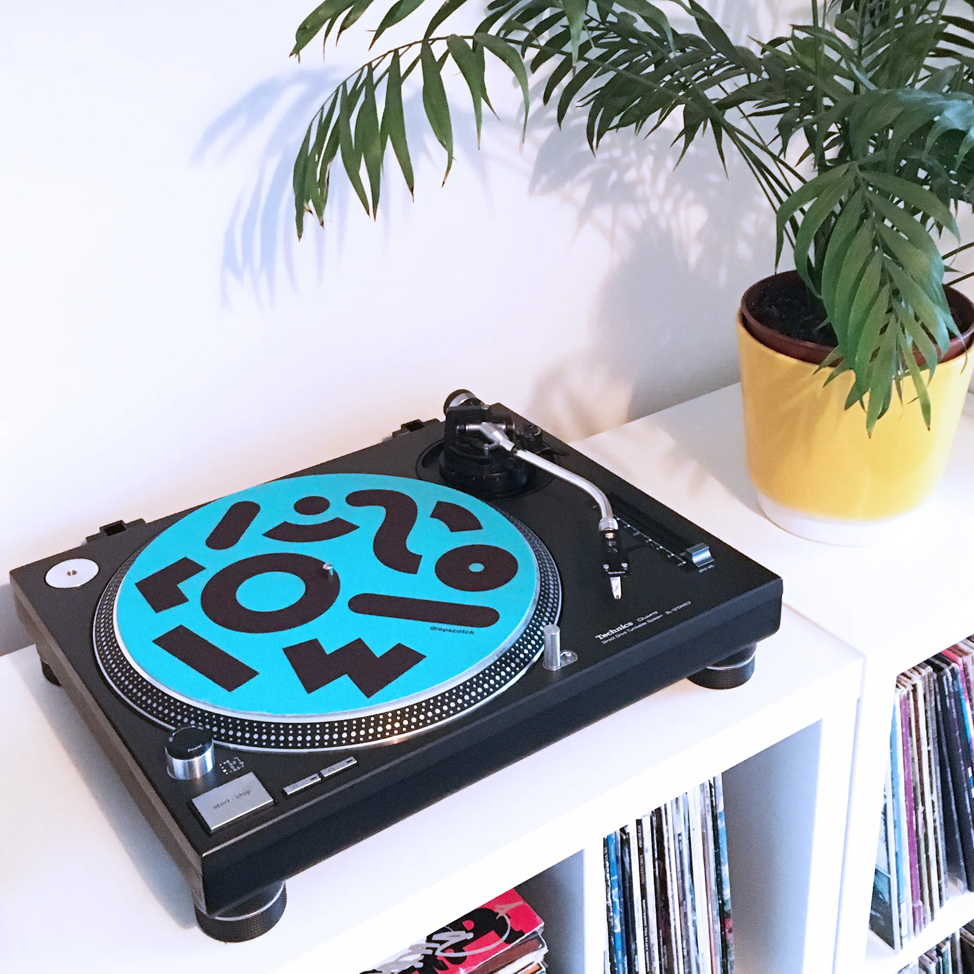 dropscotch-binghampton-slipmat-vinyl-pattern-in-situ-cool-turquoise.JPG