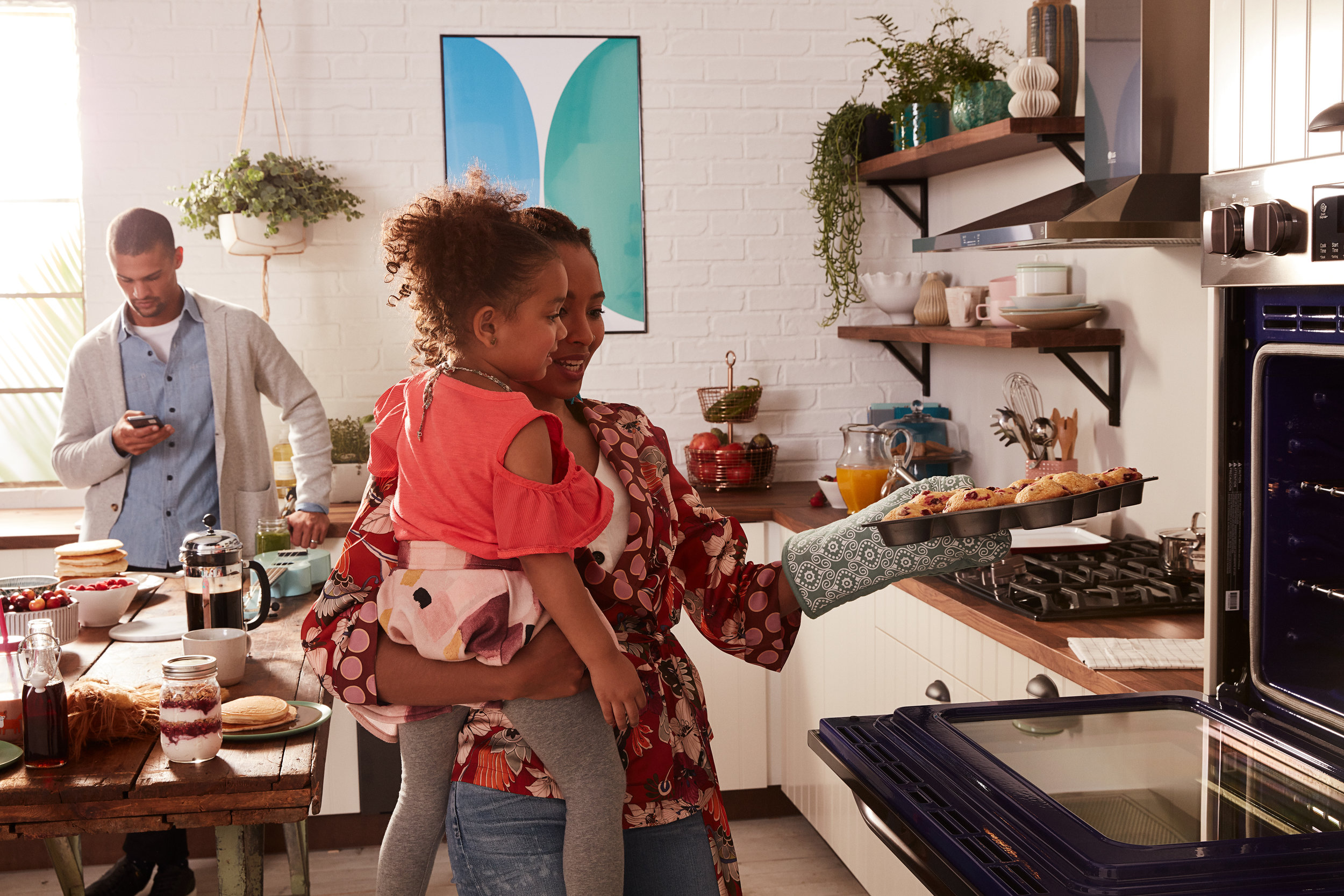 LG-STUDIO_CAMPAIGN_Built_in_BSTS_Hectic_Family_Extras_2766_A_web.jpg