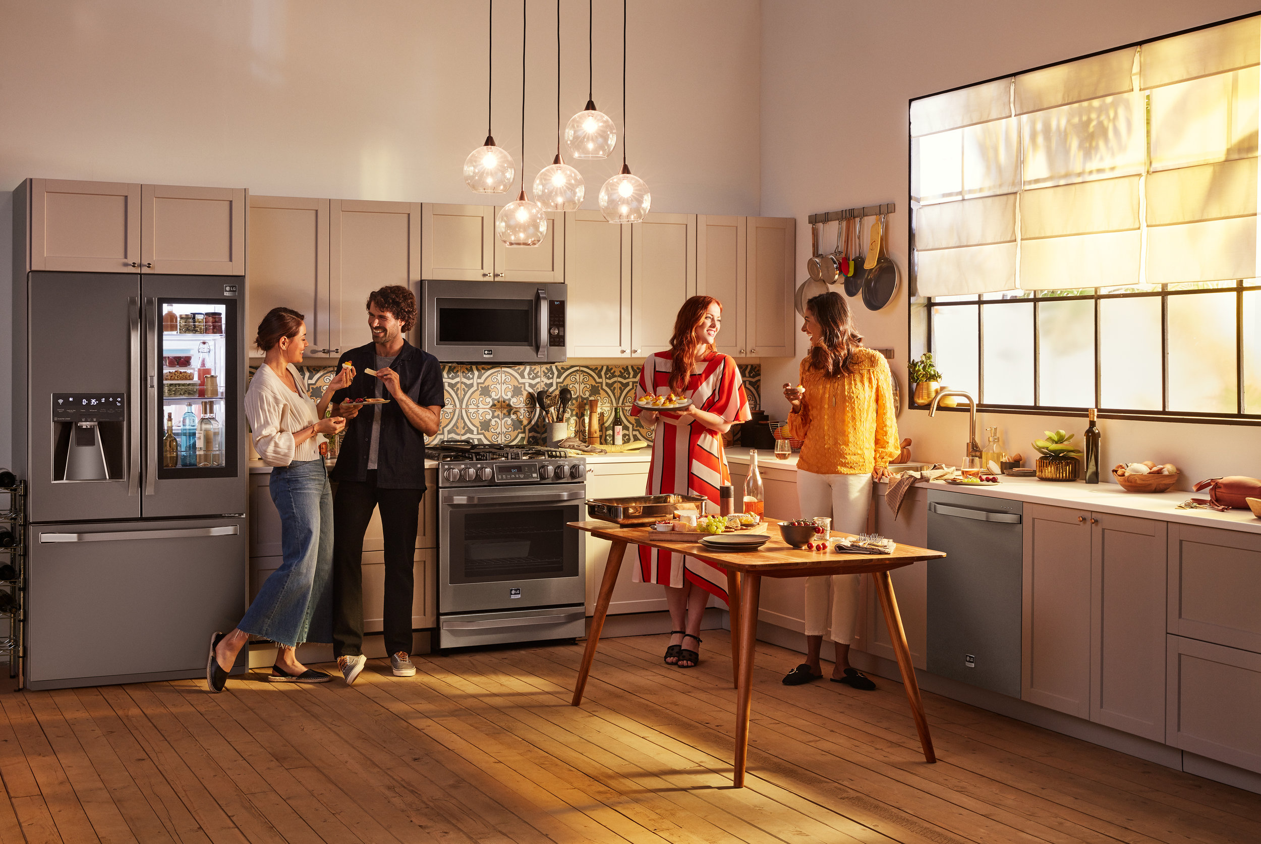 LG-STUDIO_CAMPAIGN_Freestanding_BSTS_Guests_for_a_night_in_0995_I_web.jpg