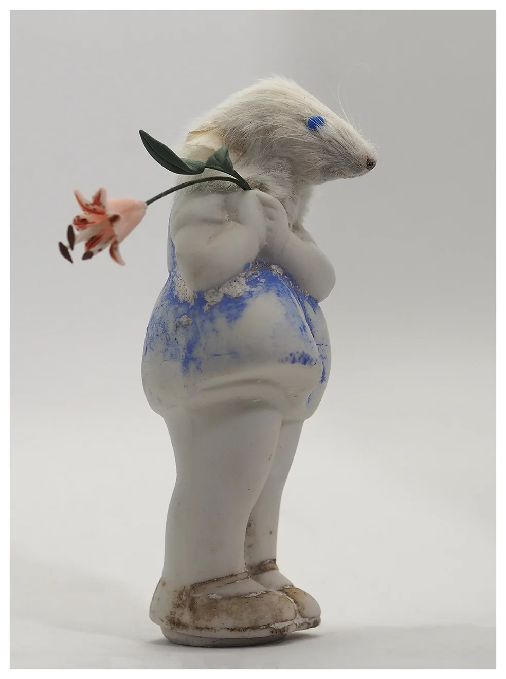 55_German-Mouse-With-Flower_Photo_Lill-Ann Chepstow-Lusty_2019.jpg