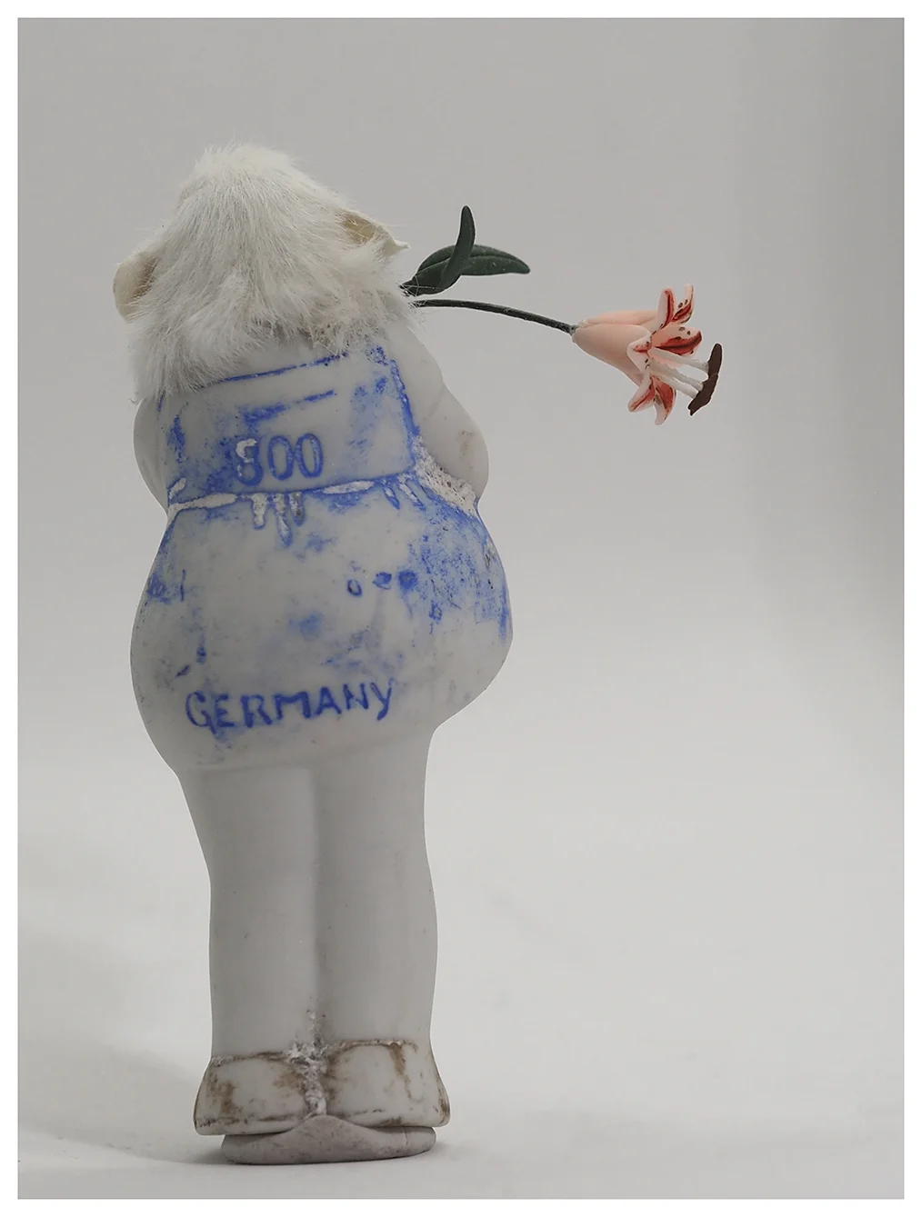 56_German-Mouse-With-Flower_Photo_Lill-Ann Chepstow-Lusty_2019.jpg