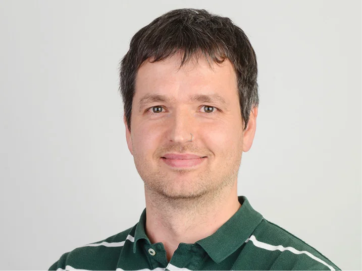 Valentin Rusev Dipl. Physiotherapeut FH (NL) Kernkompetenzen: Weiterbildung Bobath und Feldenkrais Sprachen: Deutsch, Englisch, Kroatisch, Italienisch Telefon 044 400 33 39