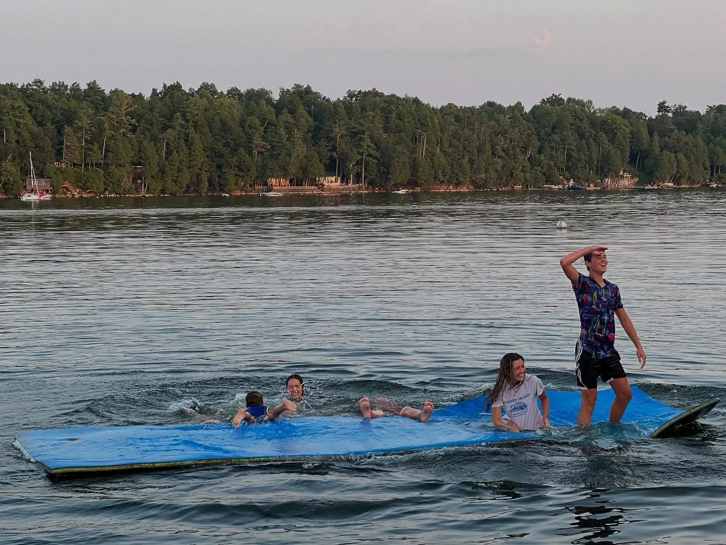 Feel like something is missing from your summer? Maybe a fun lake day like this? Well&hellip;Garden Island has a fix for you! Book your Garden Island cabin now!