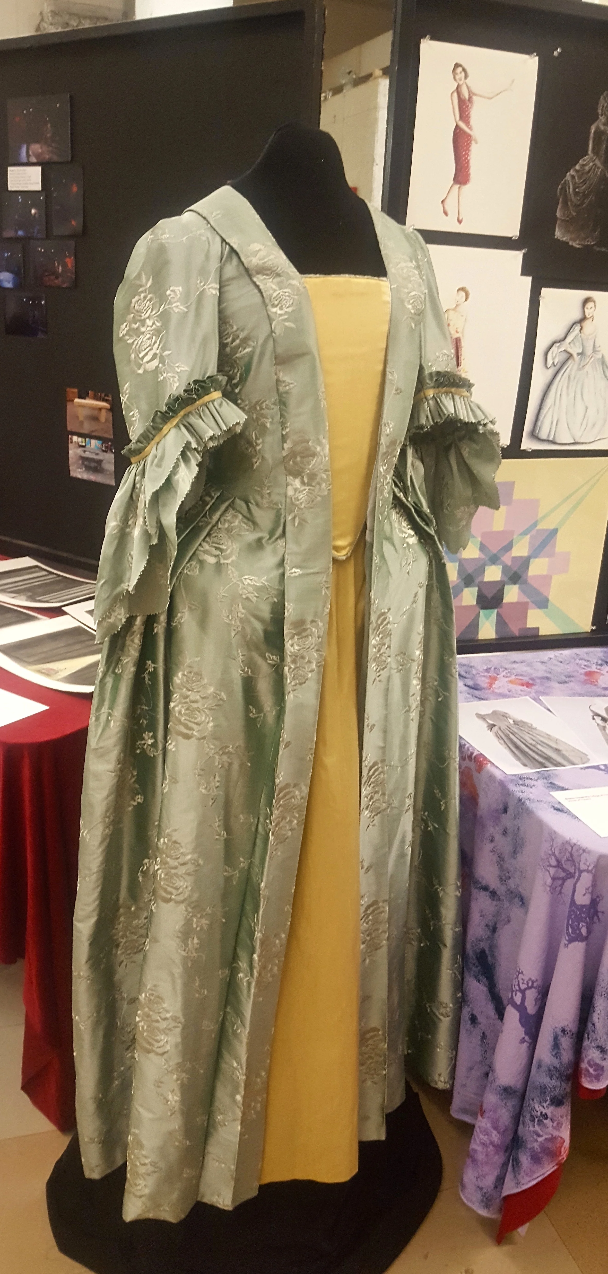 Korol_1770s Robe a l'Anglaise.jpg