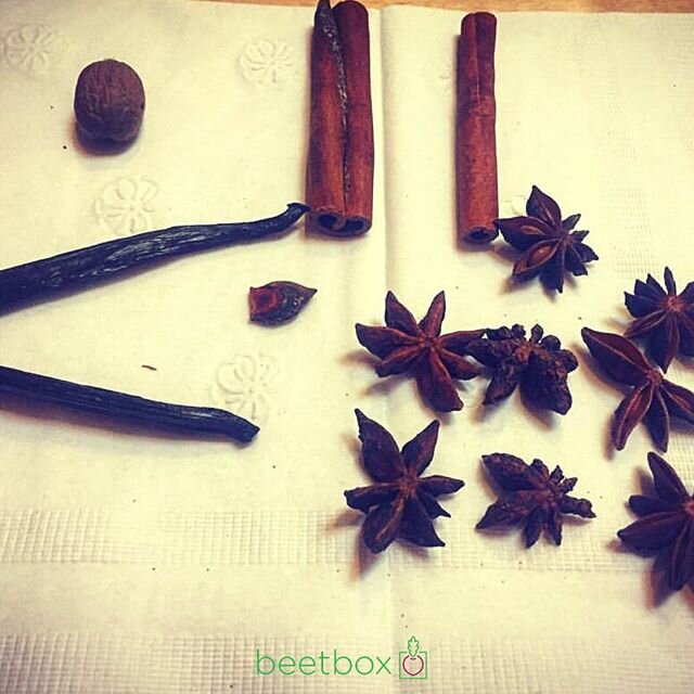 CINNAMON! CLOVES! VANILLA! GINGER! What are your favorite holiday spices? In the month of December, beetbox classrooms explored these savory, spicy, &amp; sweet smells with loads of hands on fun &amp; learning. Click the link in our bio learn more! ❄