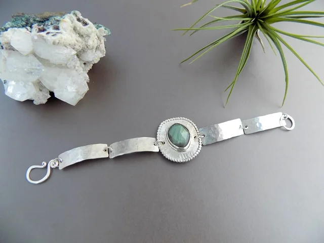 labradorite silver bar bracelet.jpg